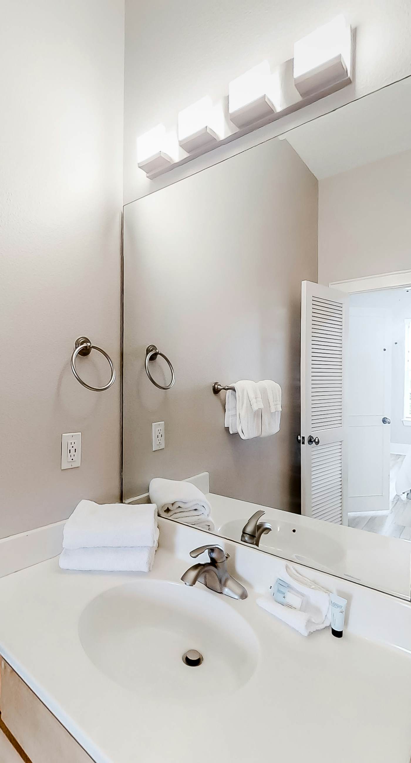 Beautiful Gulf-front home with bright interior, pool, free WiFi, & central AC