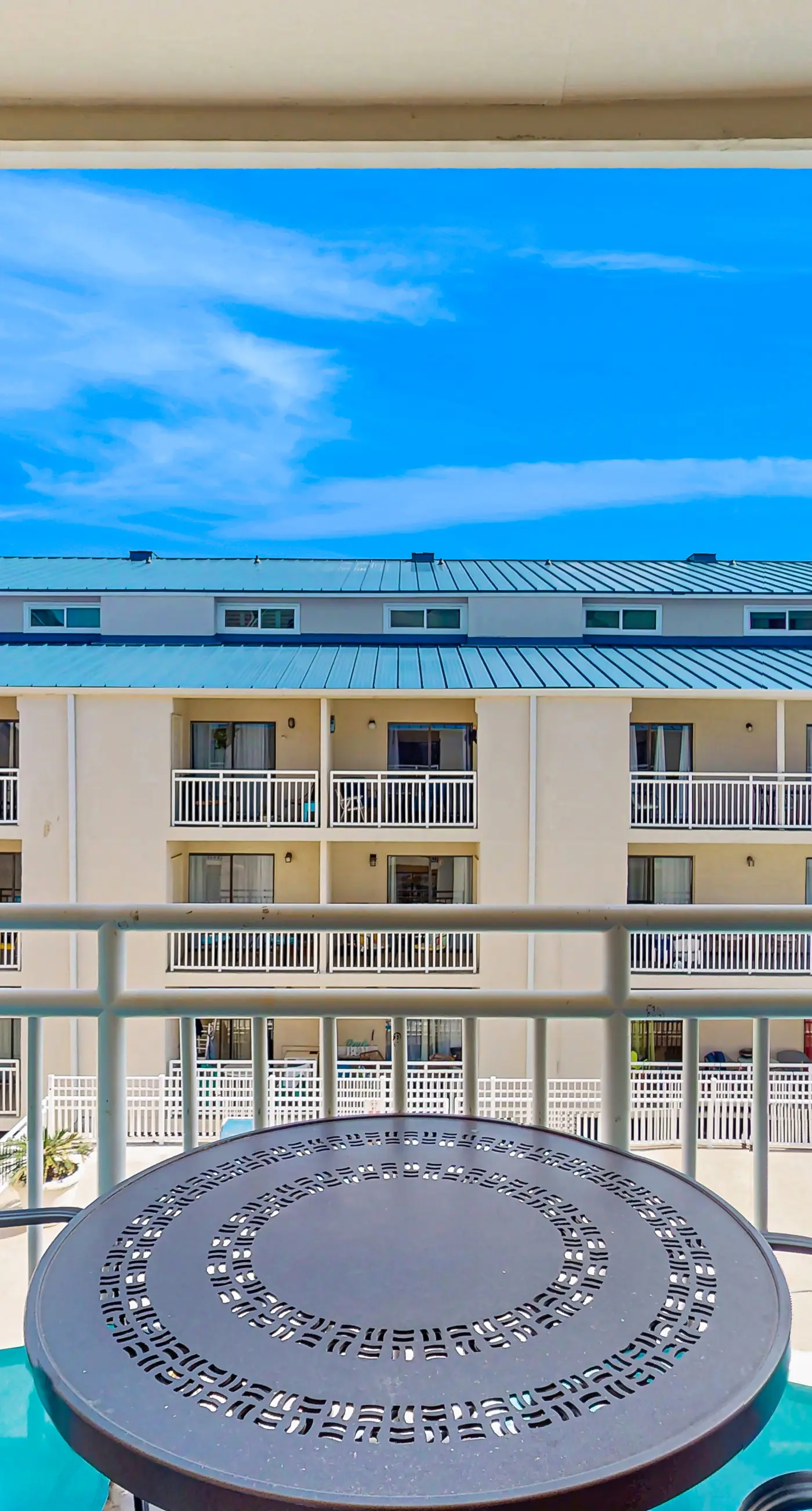 Wonderful condo in beachfront luxury resort with shared pool & tennis