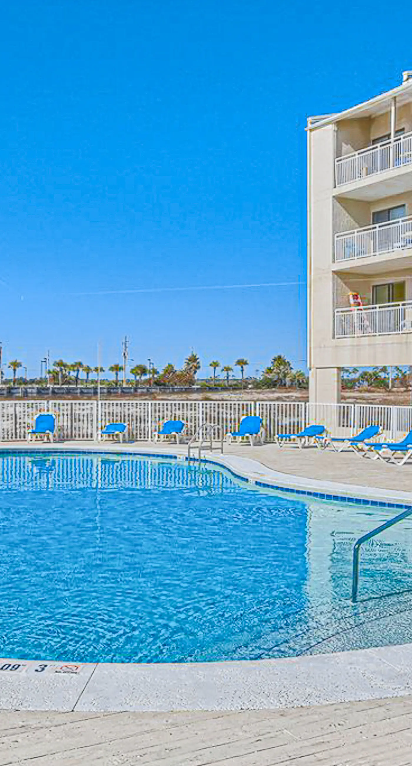Wonderful condo in beachfront luxury resort with shared pool & tennis