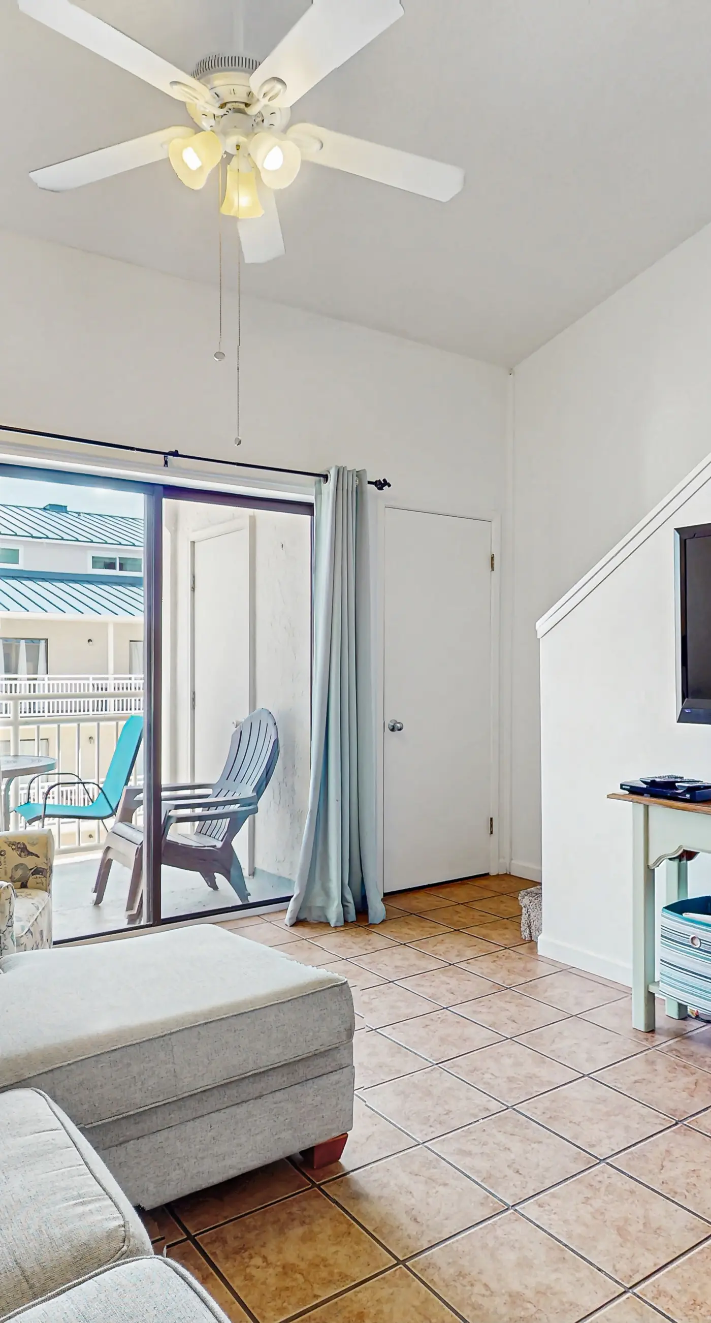 Wonderful condo in beachfront luxury resort with shared pool & tennis