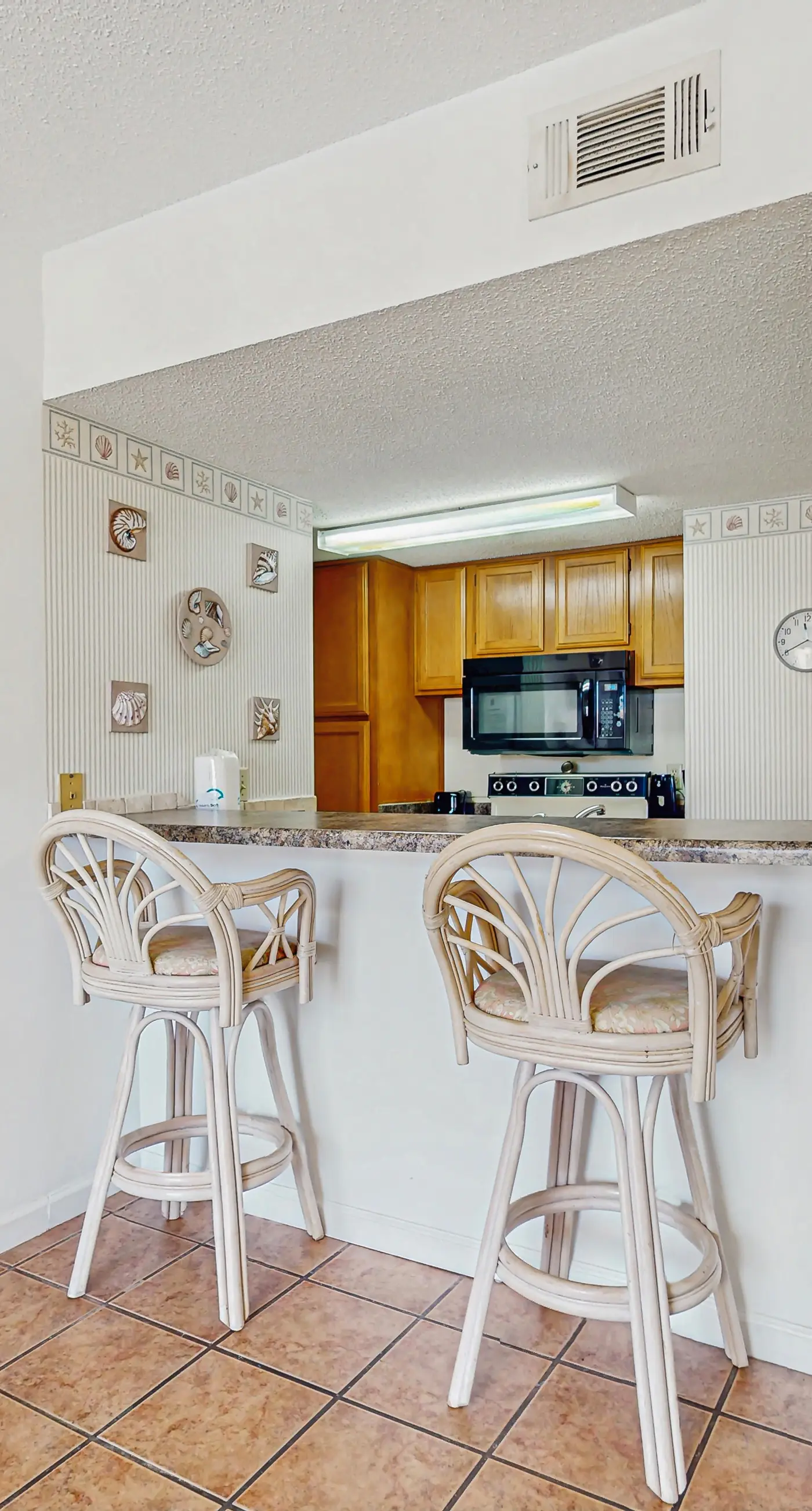 Wonderful condo in beachfront luxury resort with shared pool & tennis