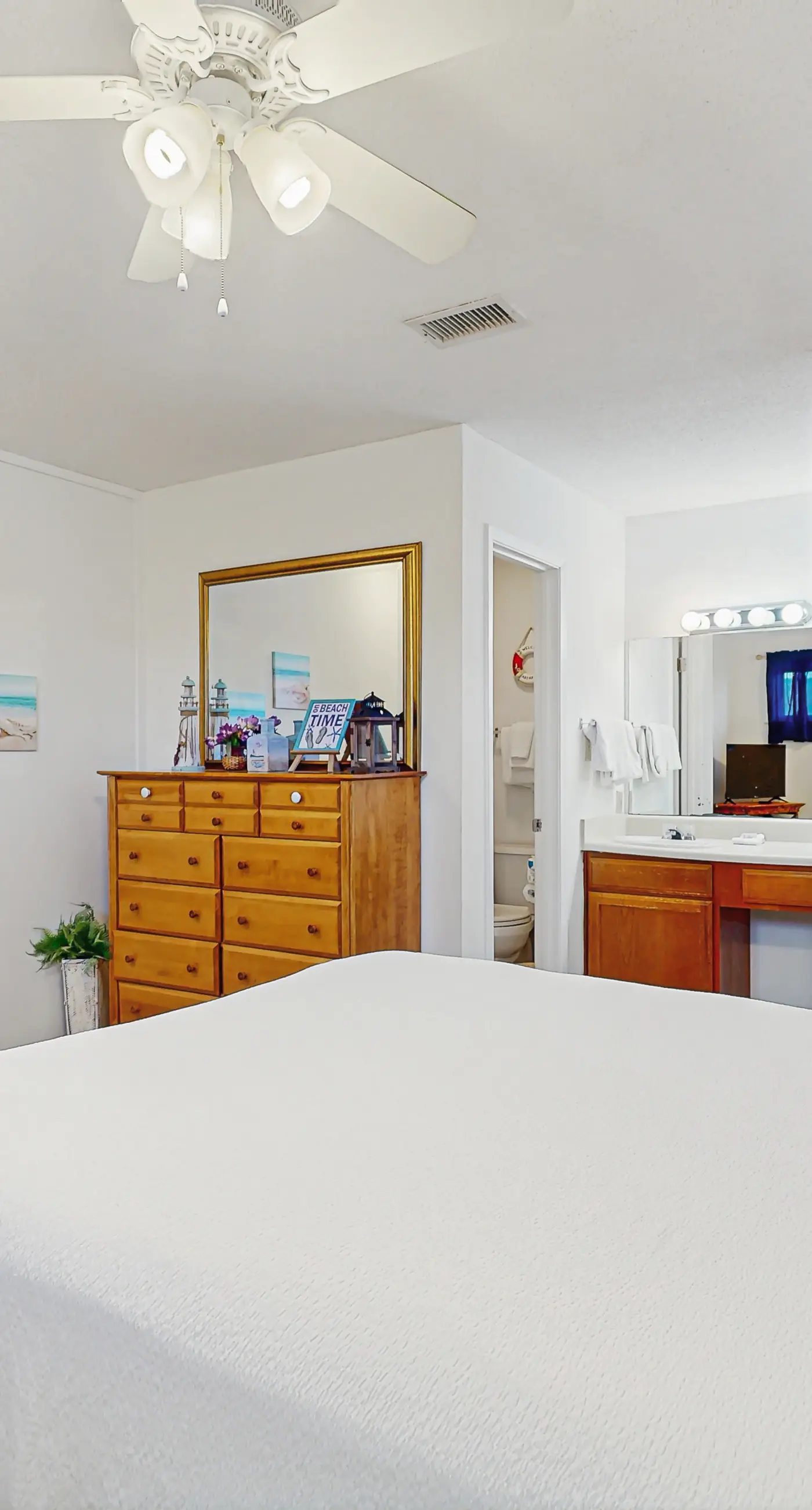 Wonderful condo in beachfront luxury resort with shared pool & tennis