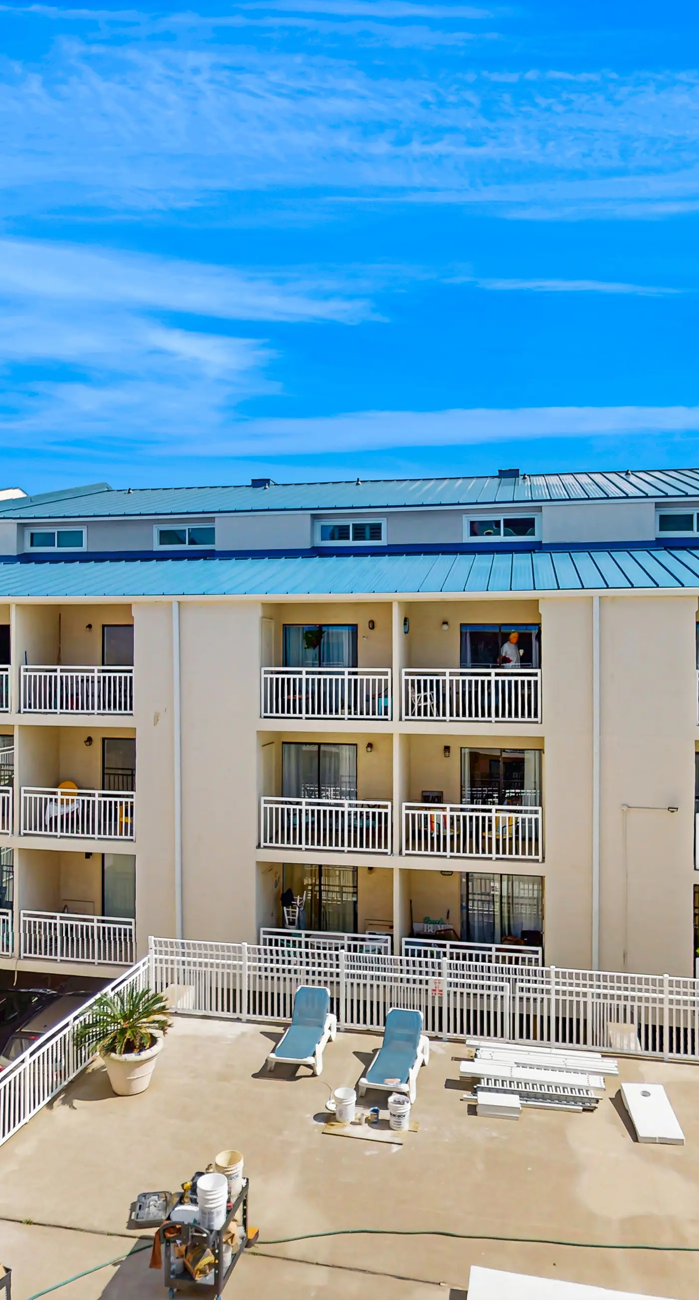 Wonderful condo in beachfront luxury resort with shared pool & tennis