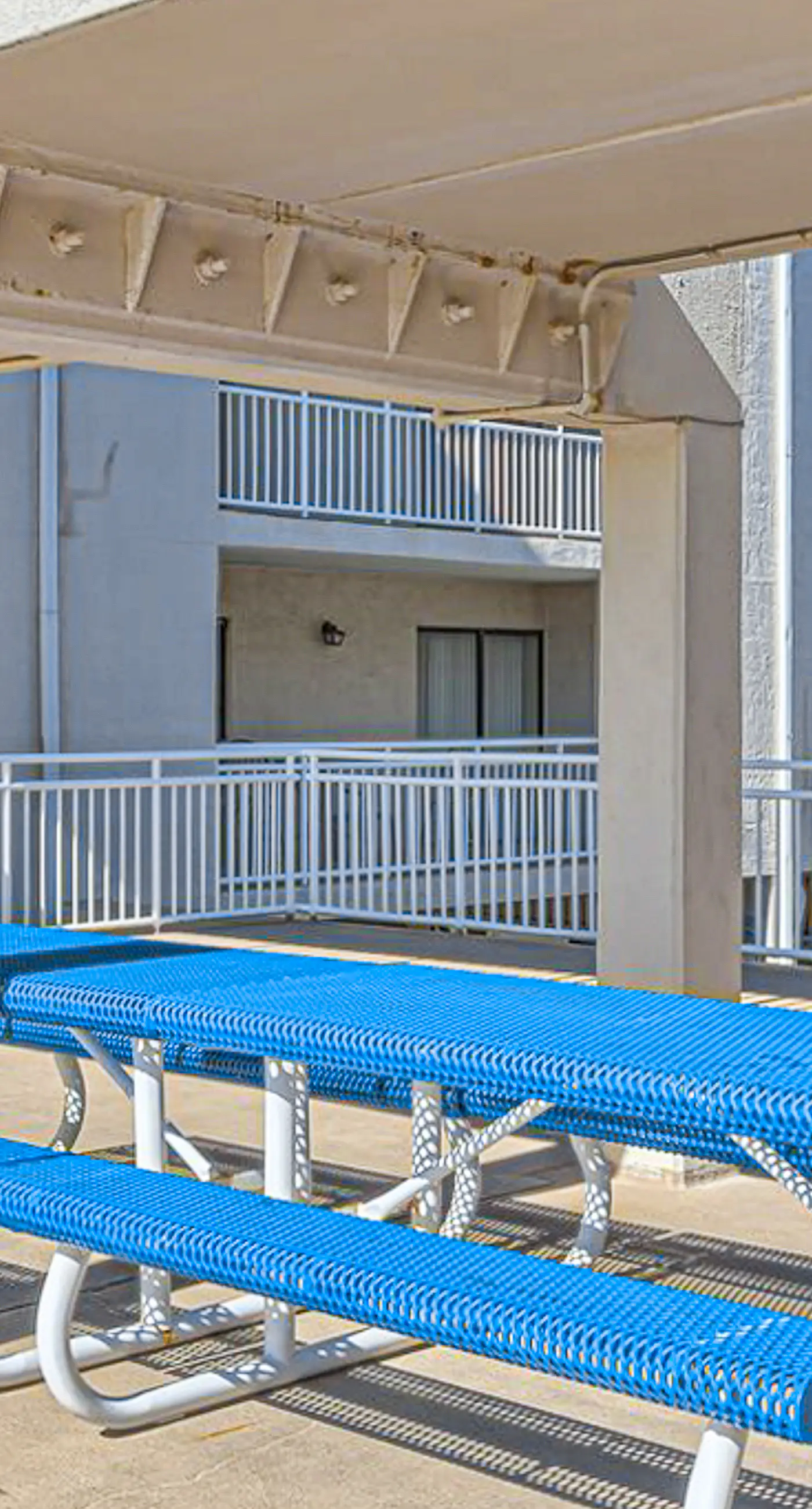 Wonderful condo in beachfront luxury resort with shared pool & tennis
