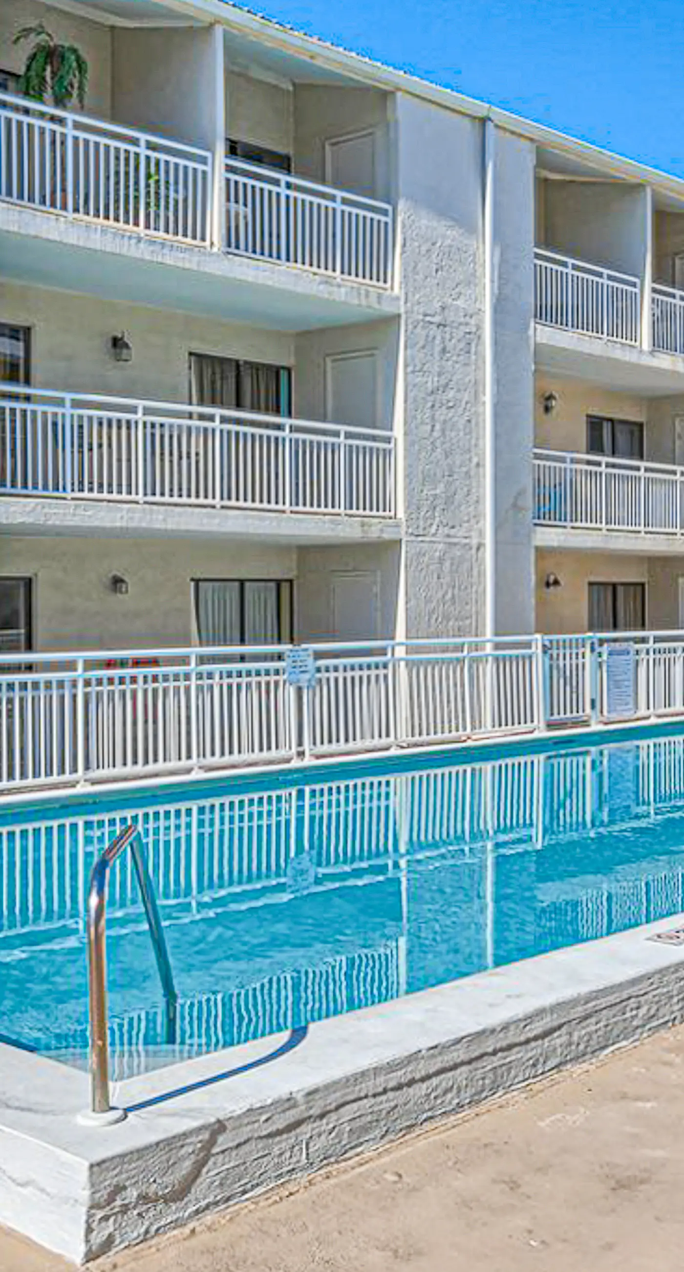 Wonderful condo in beachfront luxury resort with shared pool & tennis
