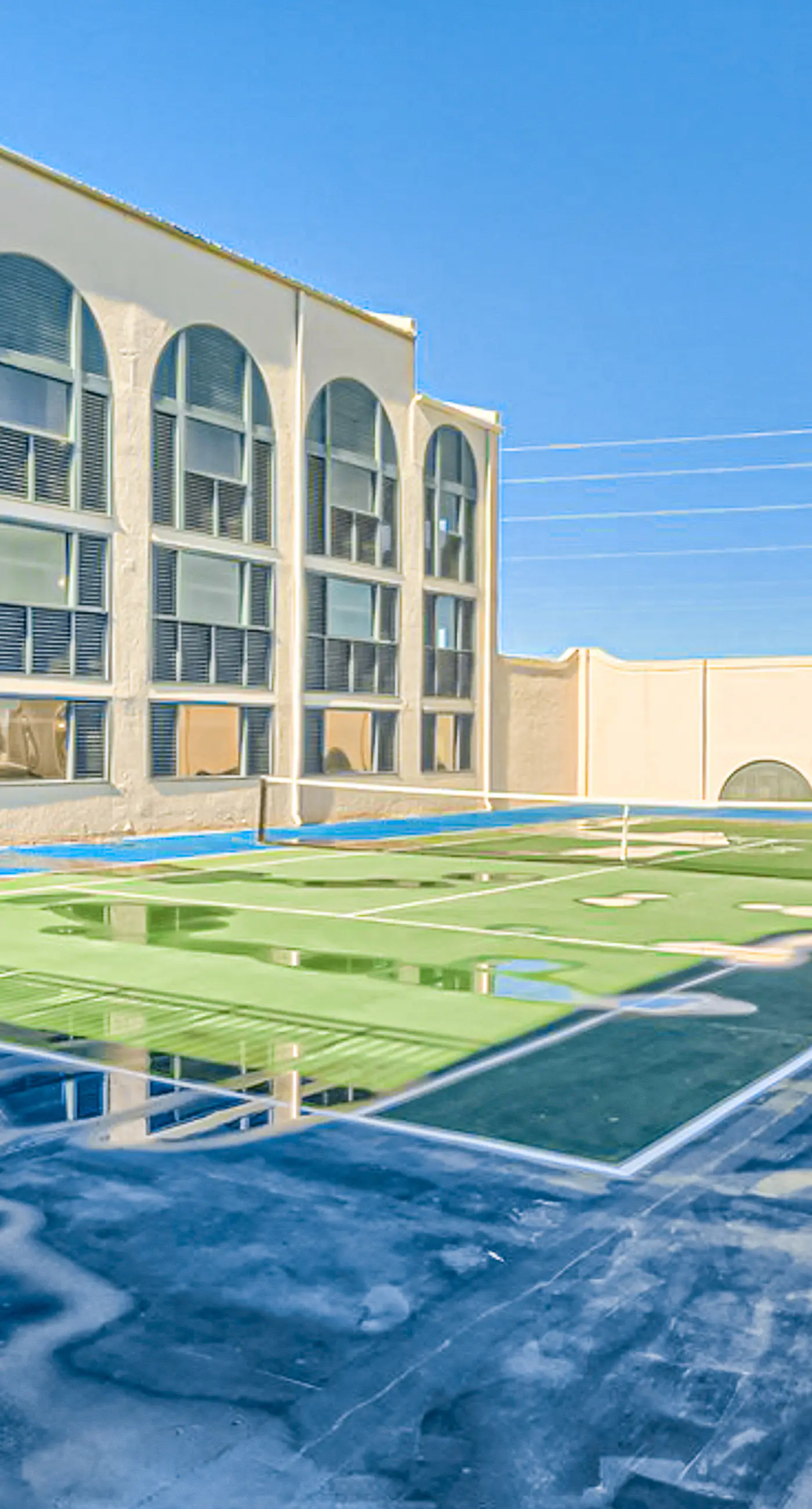Wonderful condo in beachfront luxury resort with shared pool & tennis