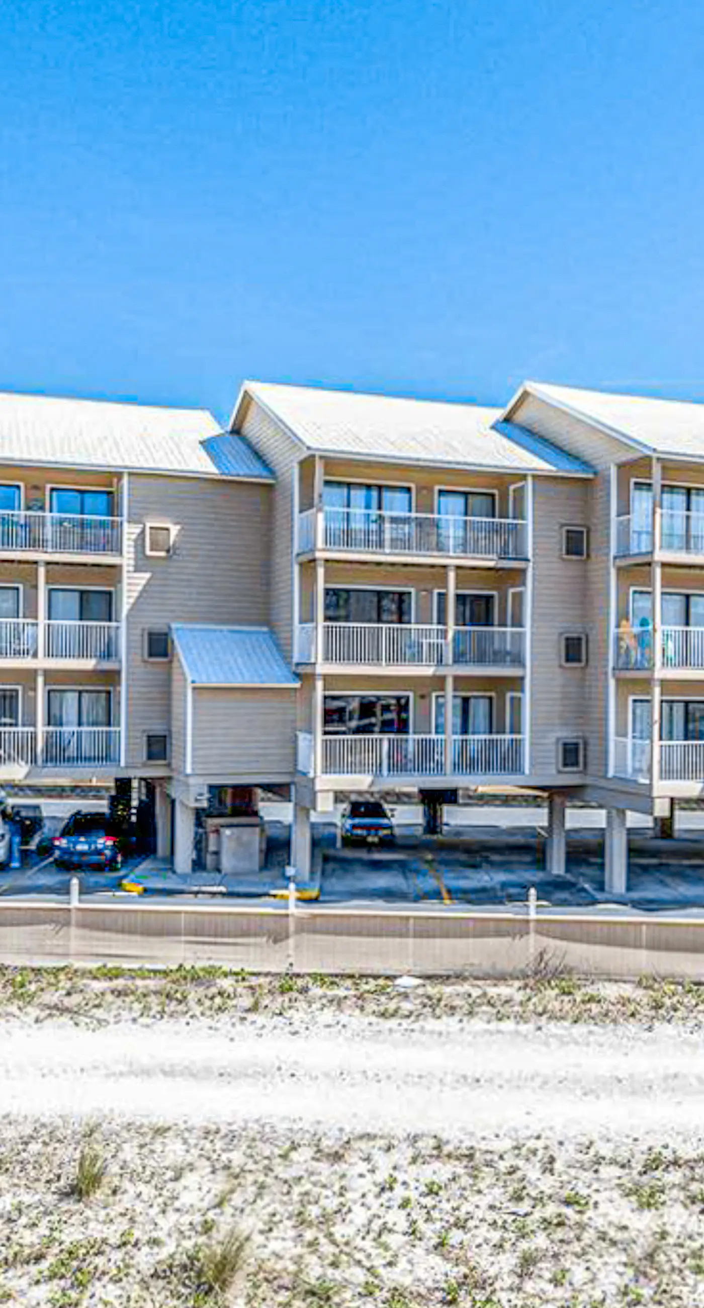 Wonderful condo in beachfront luxury resort with shared pool & tennis