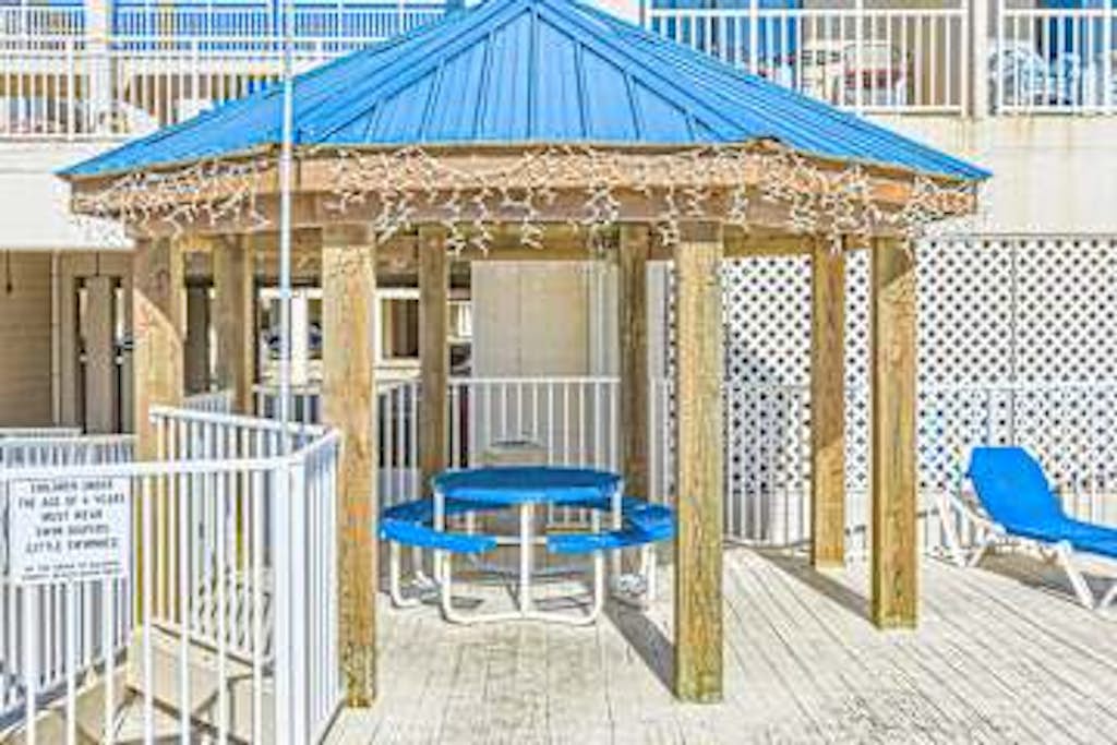 Wonderful condo in beachfront luxury resort with shared pool & tennis