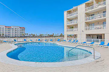 Wonderful condo in beachfront luxury resort with shared pool & tennis