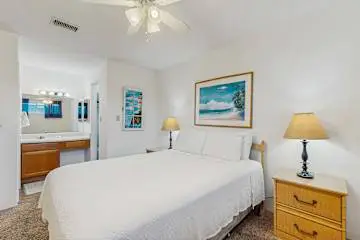 Wonderful condo in beachfront luxury resort with shared pool & tennis