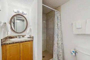 Wonderful condo in beachfront luxury resort with shared pool & tennis
