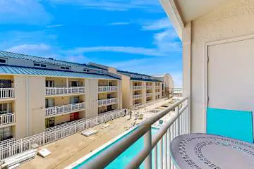 Wonderful condo in beachfront luxury resort with shared pool & tennis