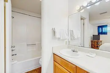 Wonderful condo in beachfront luxury resort with shared pool & tennis
