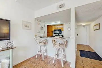Wonderful condo in beachfront luxury resort with shared pool & tennis