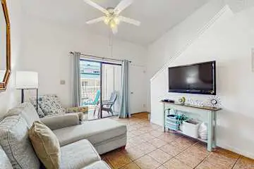 Wonderful condo in beachfront luxury resort with shared pool & tennis