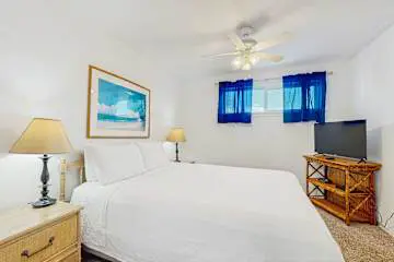 Wonderful condo in beachfront luxury resort with shared pool & tennis