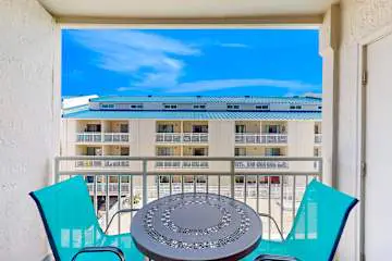 Wonderful condo in beachfront luxury resort with shared pool & tennis