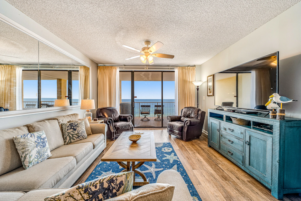 Beautiful condo in beachfront resort with pool & stunning Gulf views