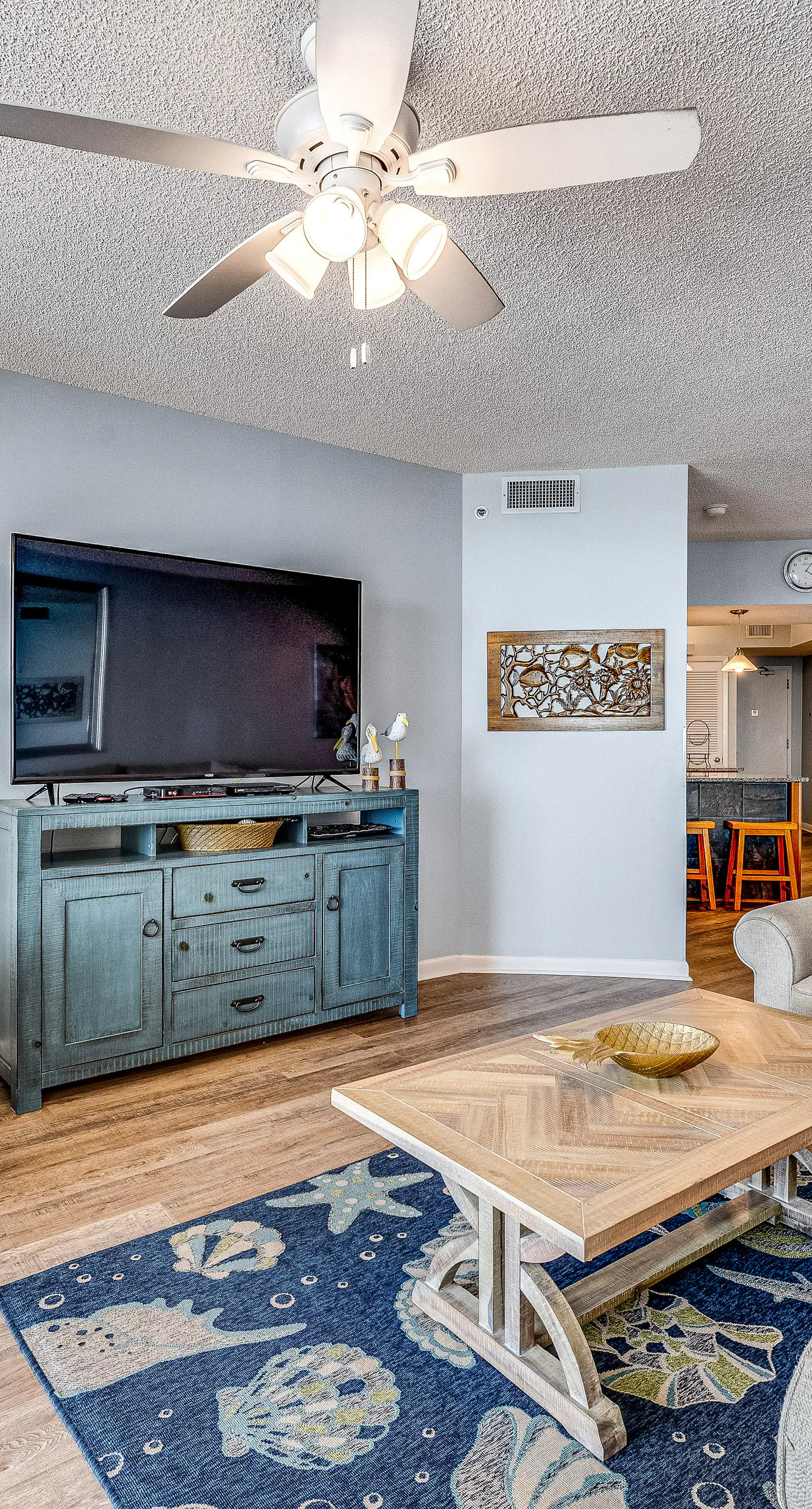 Beautiful condo in beachfront resort with pool & stunning Gulf views