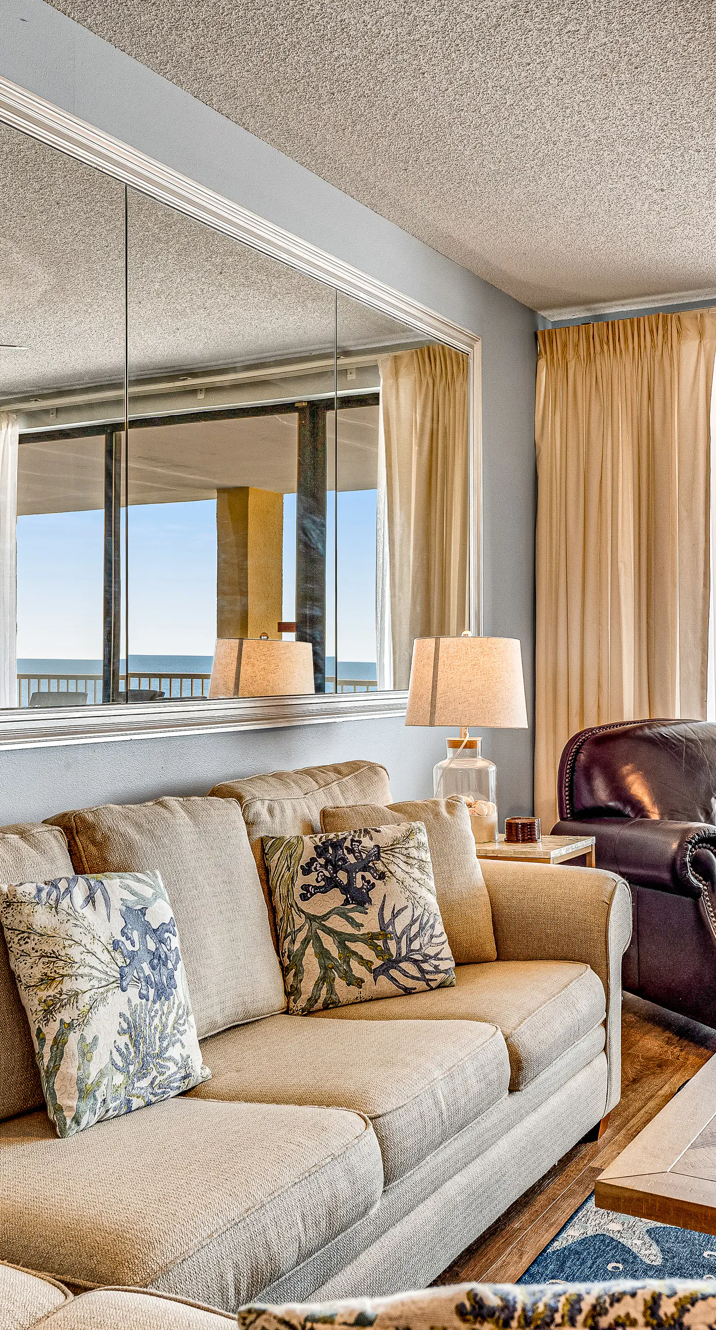 Beautiful condo in beachfront resort with pool & stunning Gulf views