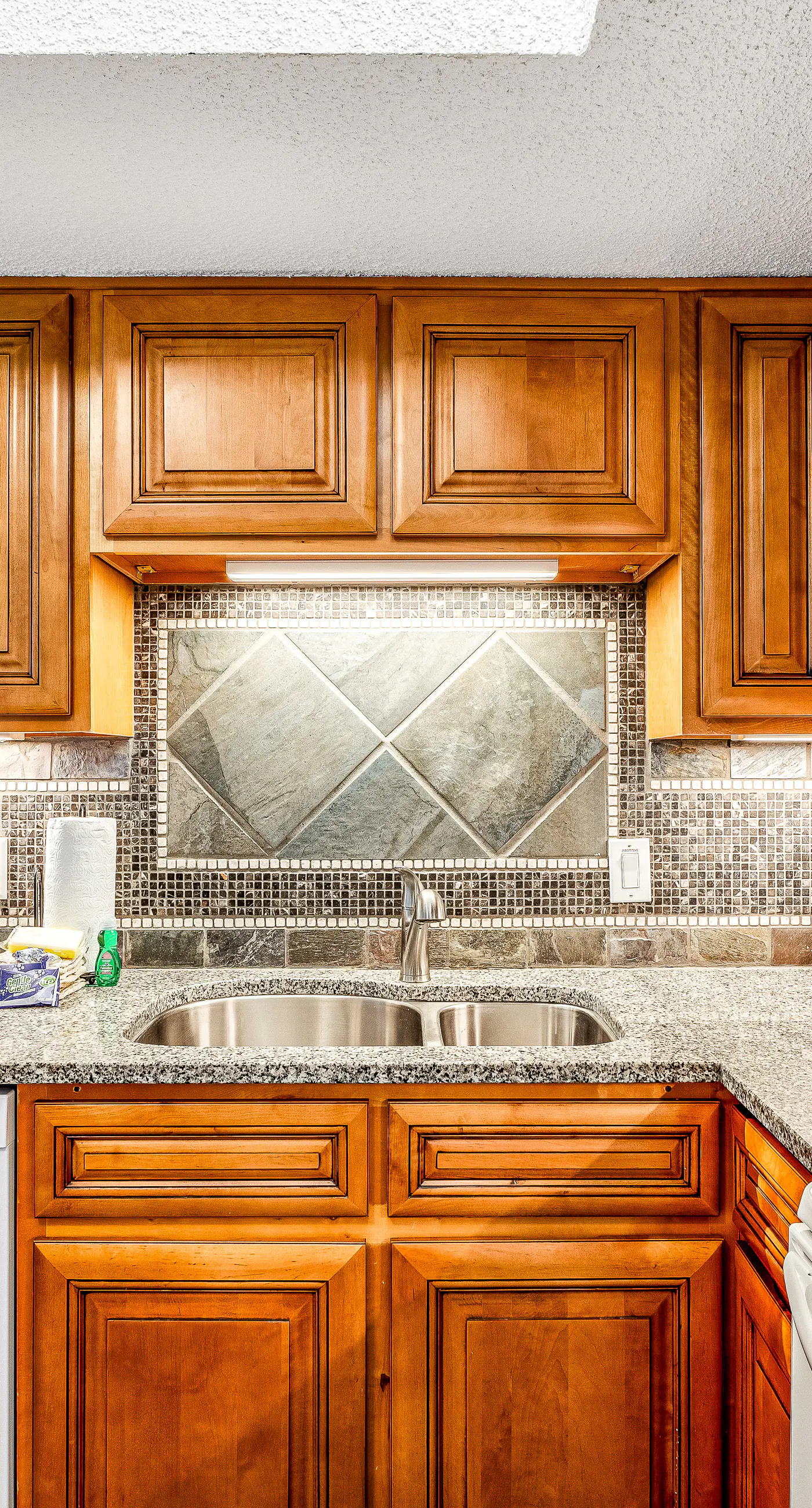 Beautiful condo in beachfront resort with pool & stunning Gulf views