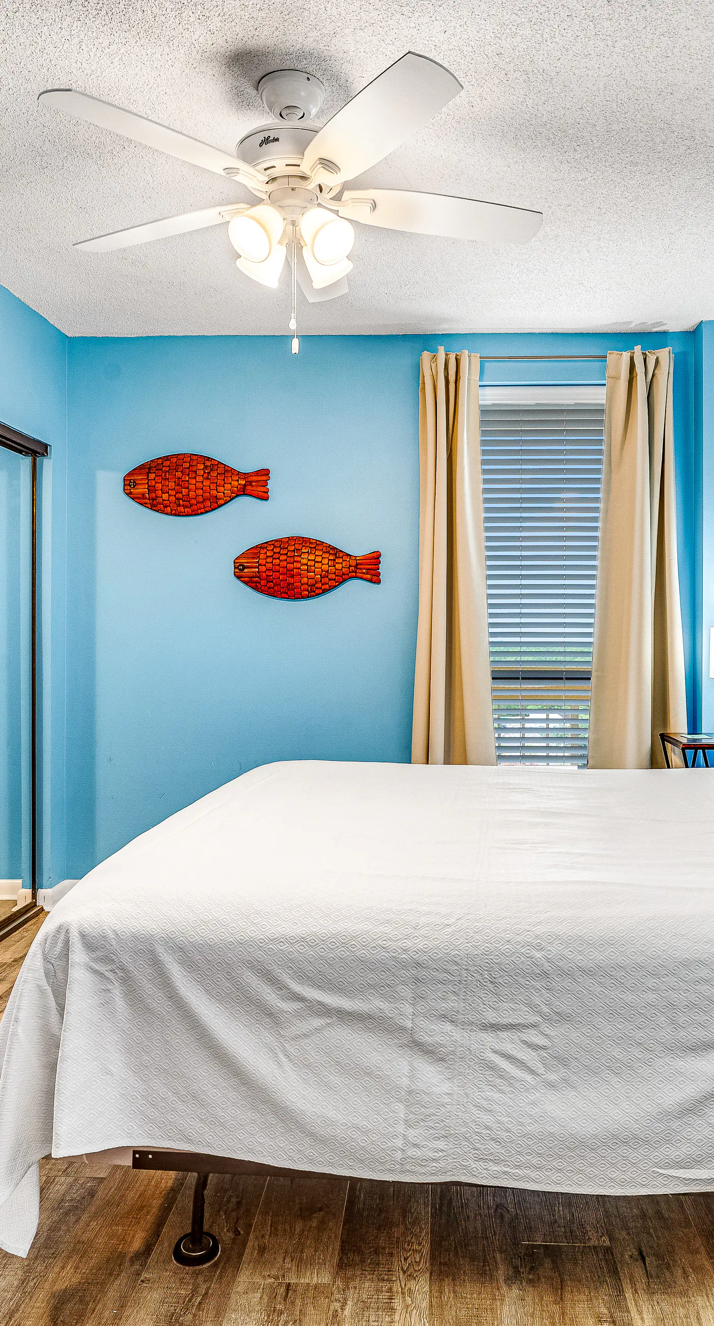 Beautiful condo in beachfront resort with pool & stunning Gulf views