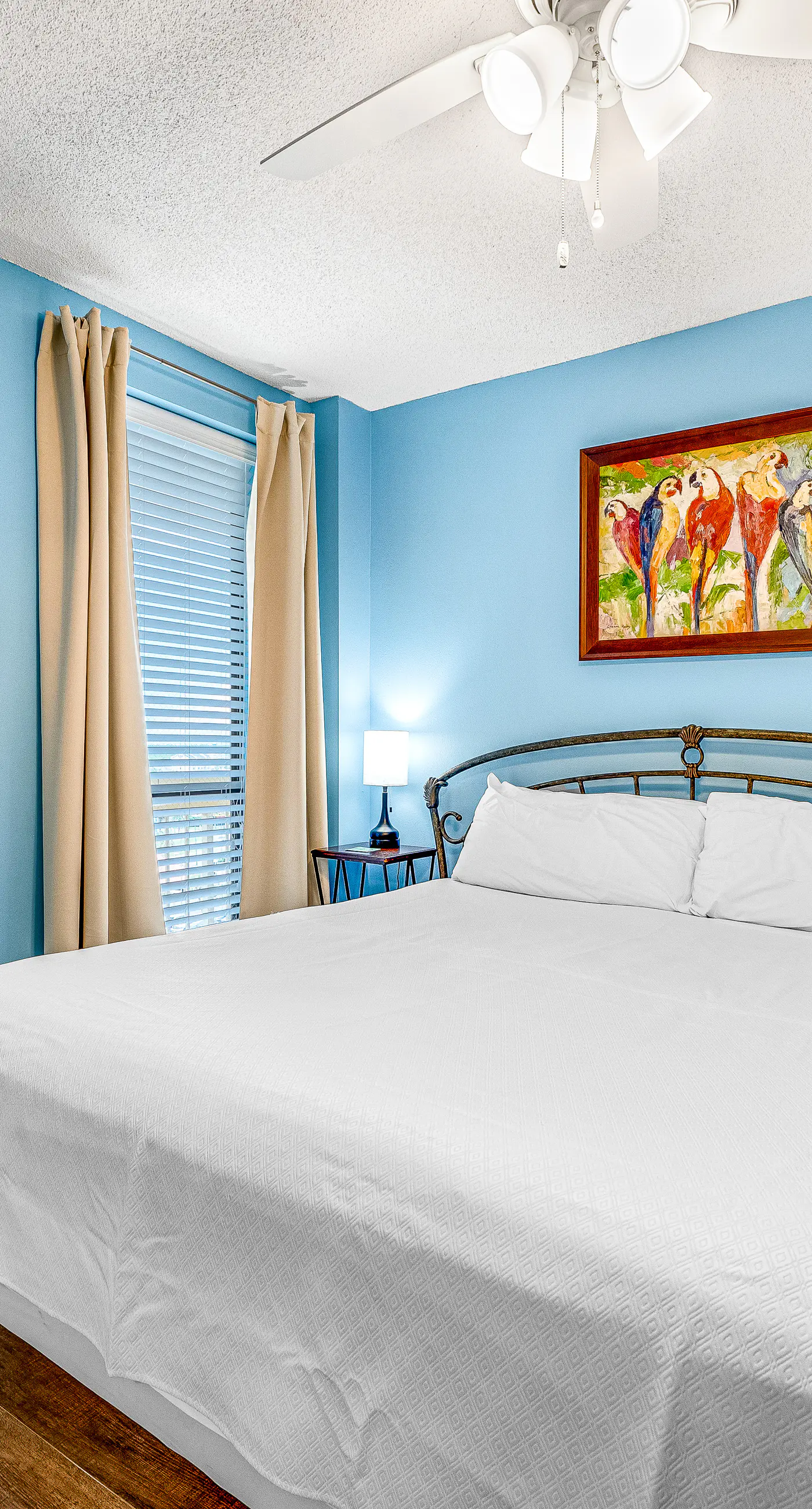 Beautiful condo in beachfront resort with pool & stunning Gulf views