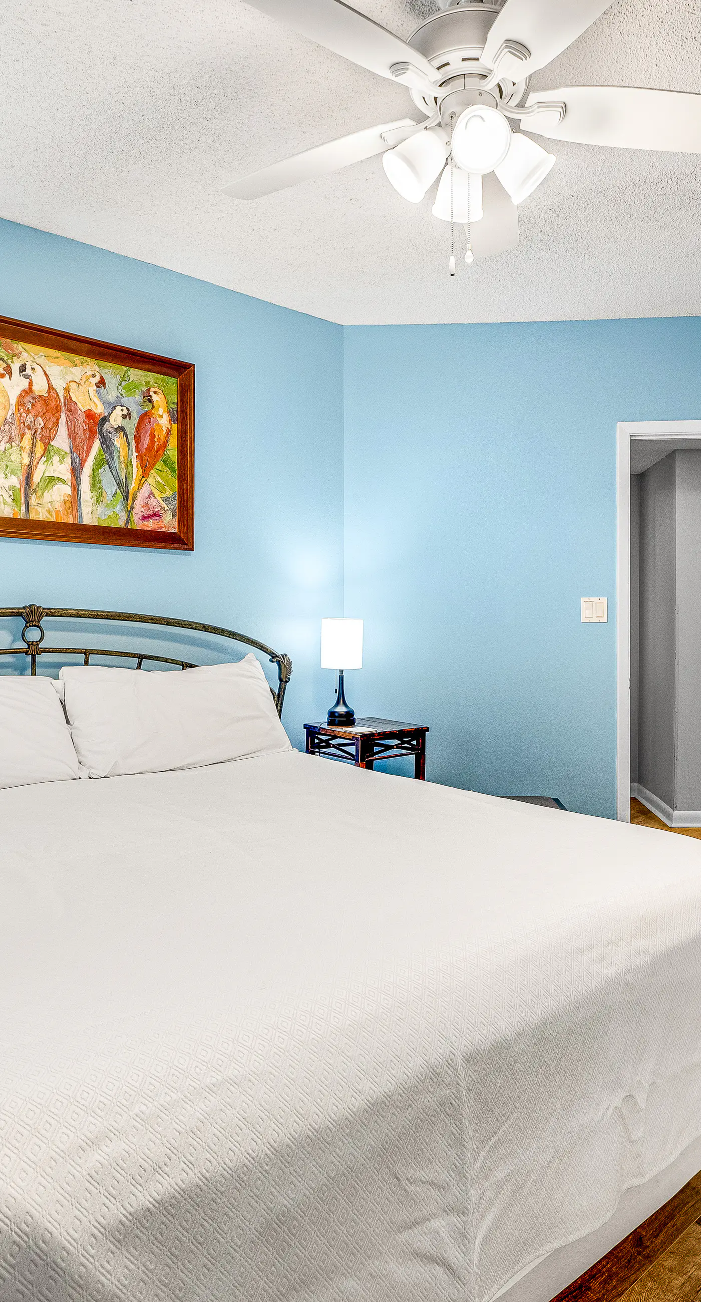 Beautiful condo in beachfront resort with pool & stunning Gulf views