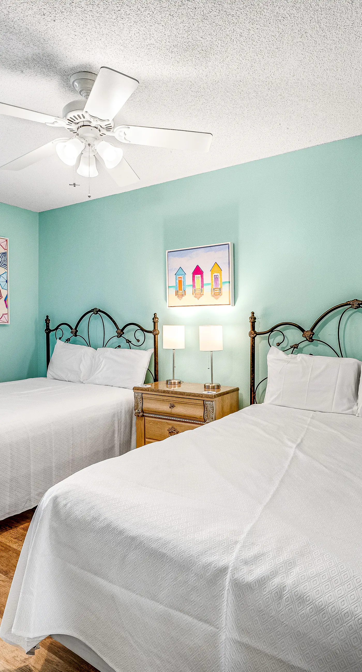 Beautiful condo in beachfront resort with pool & stunning Gulf views