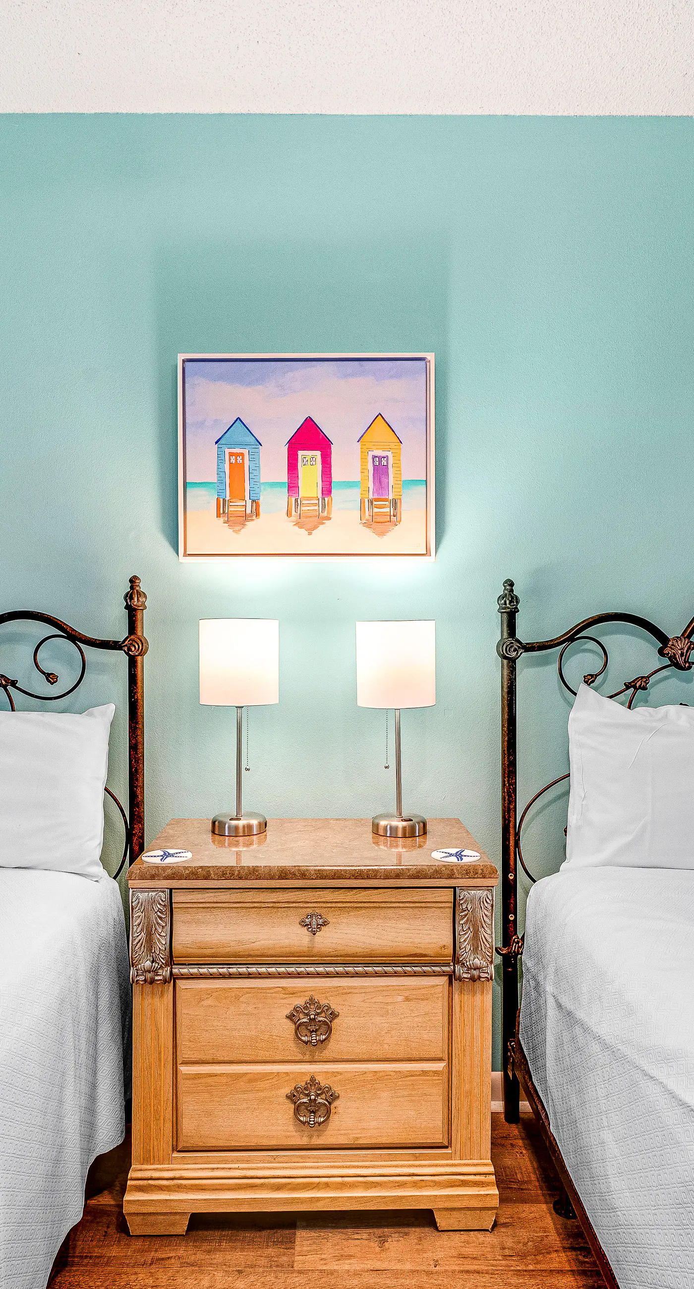 Beautiful condo in beachfront resort with pool & stunning Gulf views