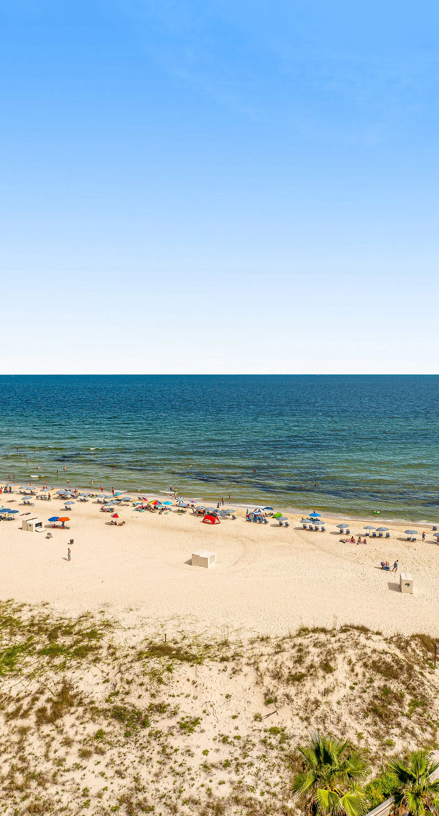 Beautiful condo in beachfront resort with pool & stunning Gulf views