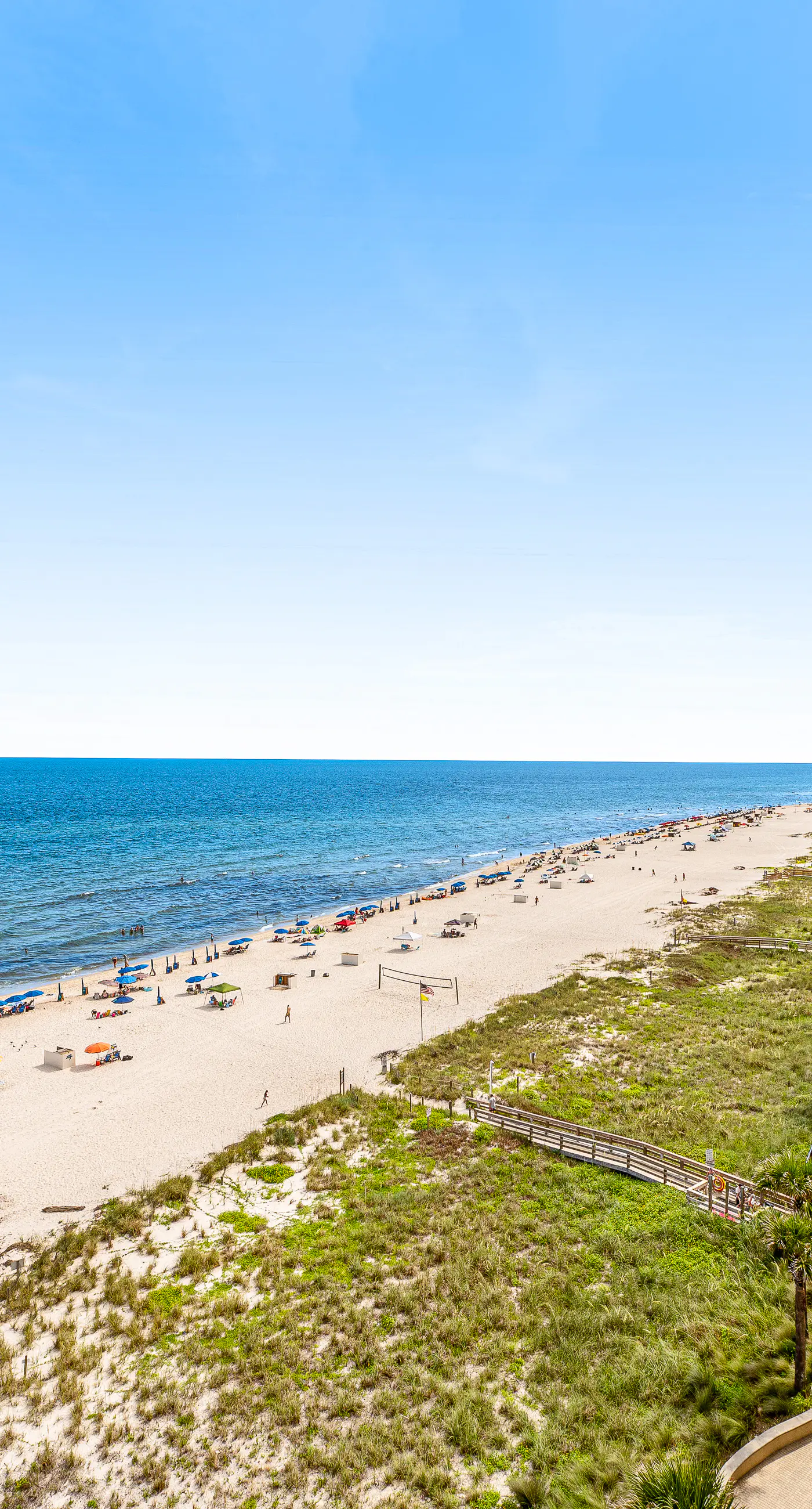 Beautiful condo in beachfront resort with pool & stunning Gulf views