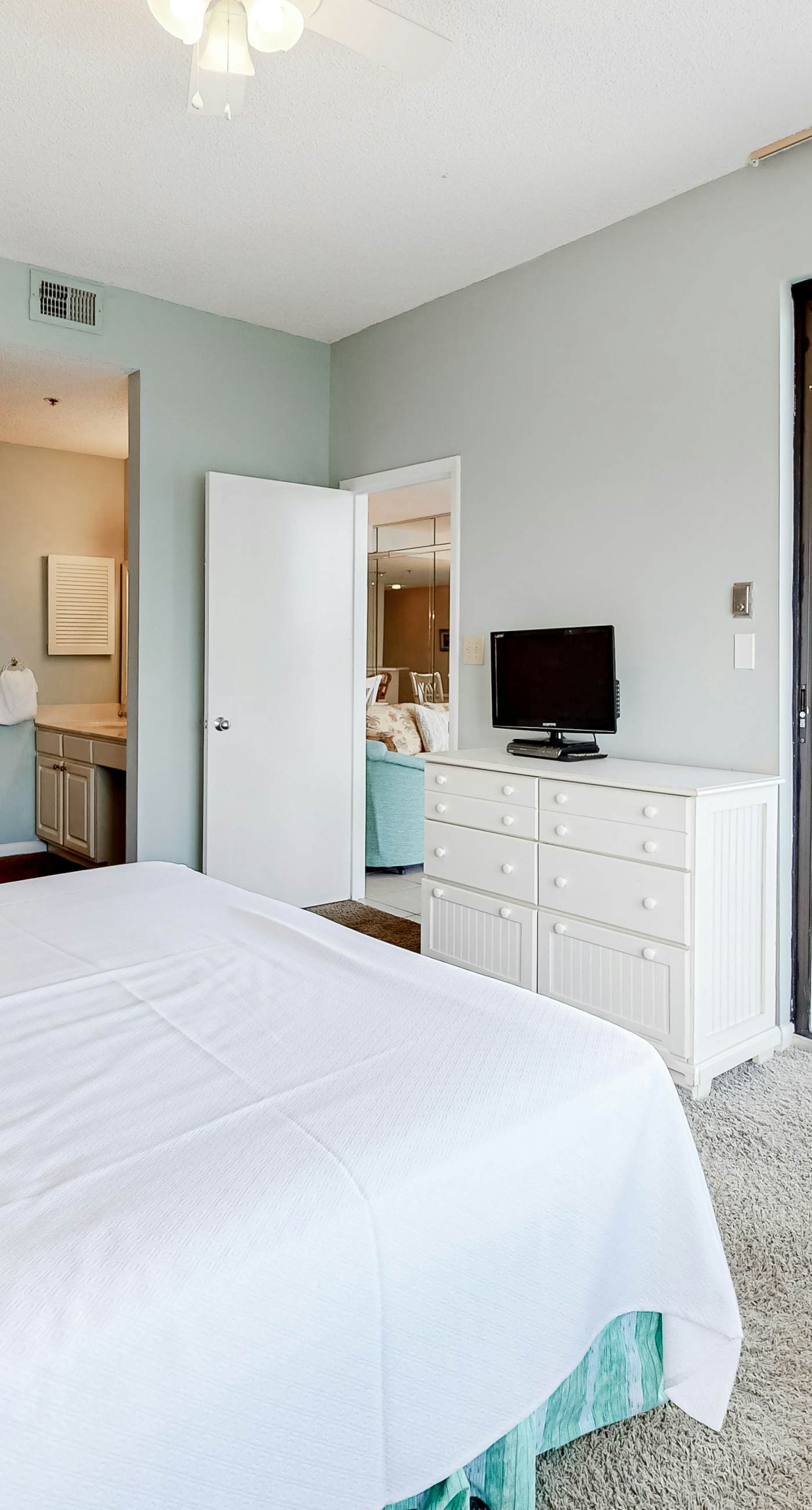 Twelfth-Floor Getaway w/Sweeping Gulf Views, Shared Pool/Hot Tub, Beach Access