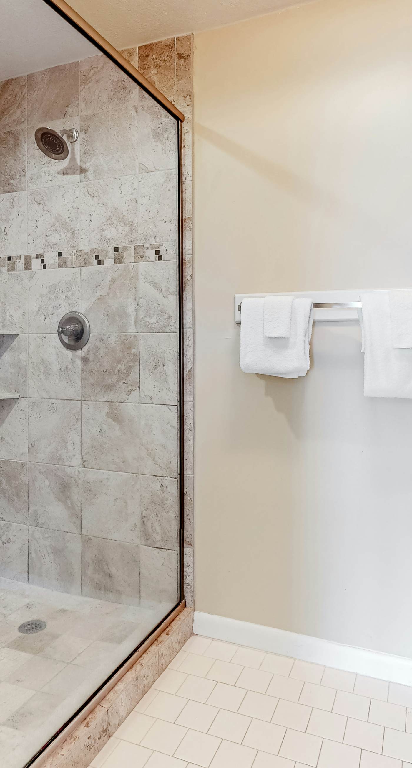 Twelfth-Floor Getaway w/Sweeping Gulf Views, Shared Pool/Hot Tub, Beach Access