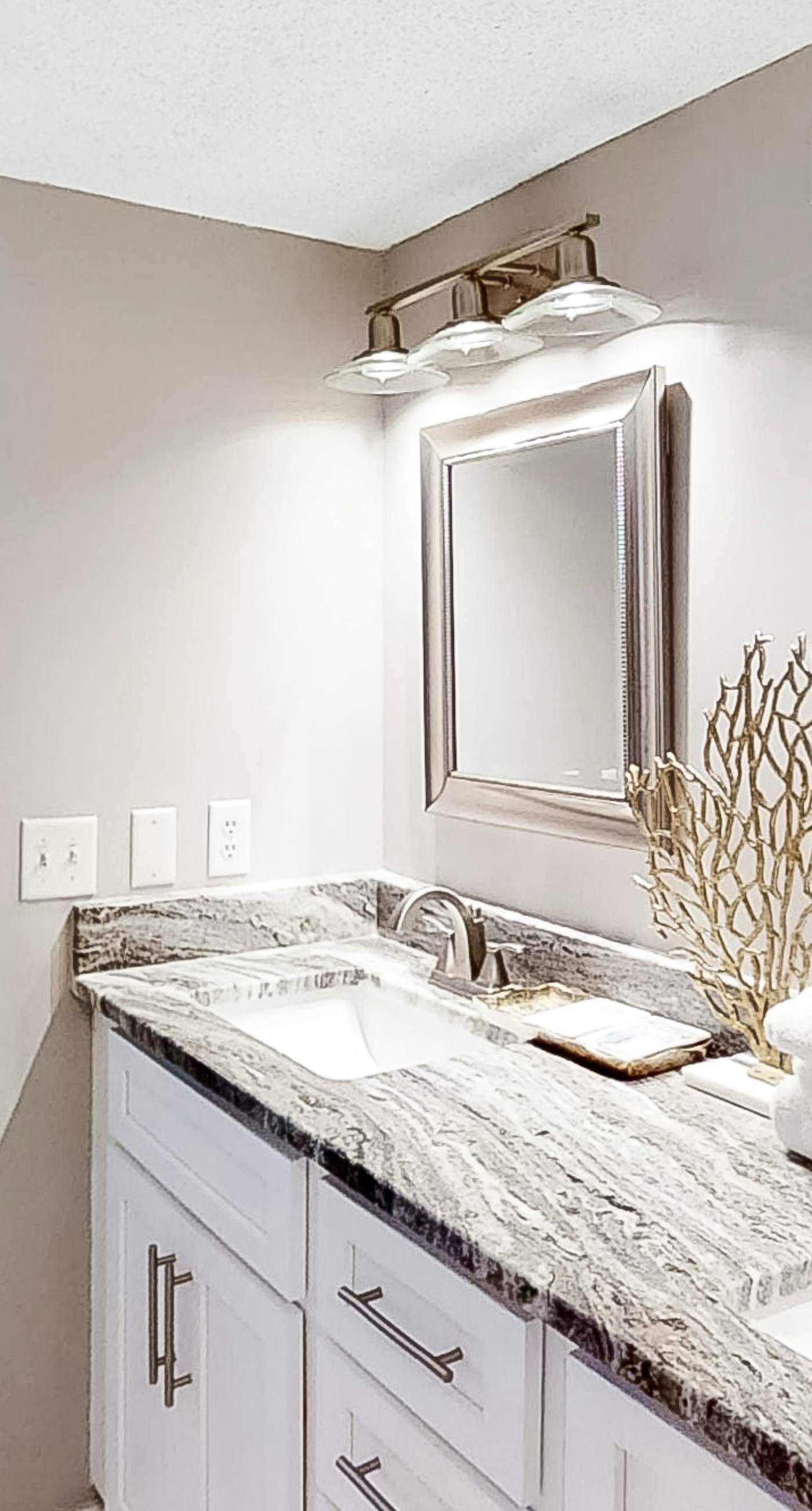 Wonderful Condo in Beachfront Complex w/Shared Pool & Hot Tub, Free WiFi, AC