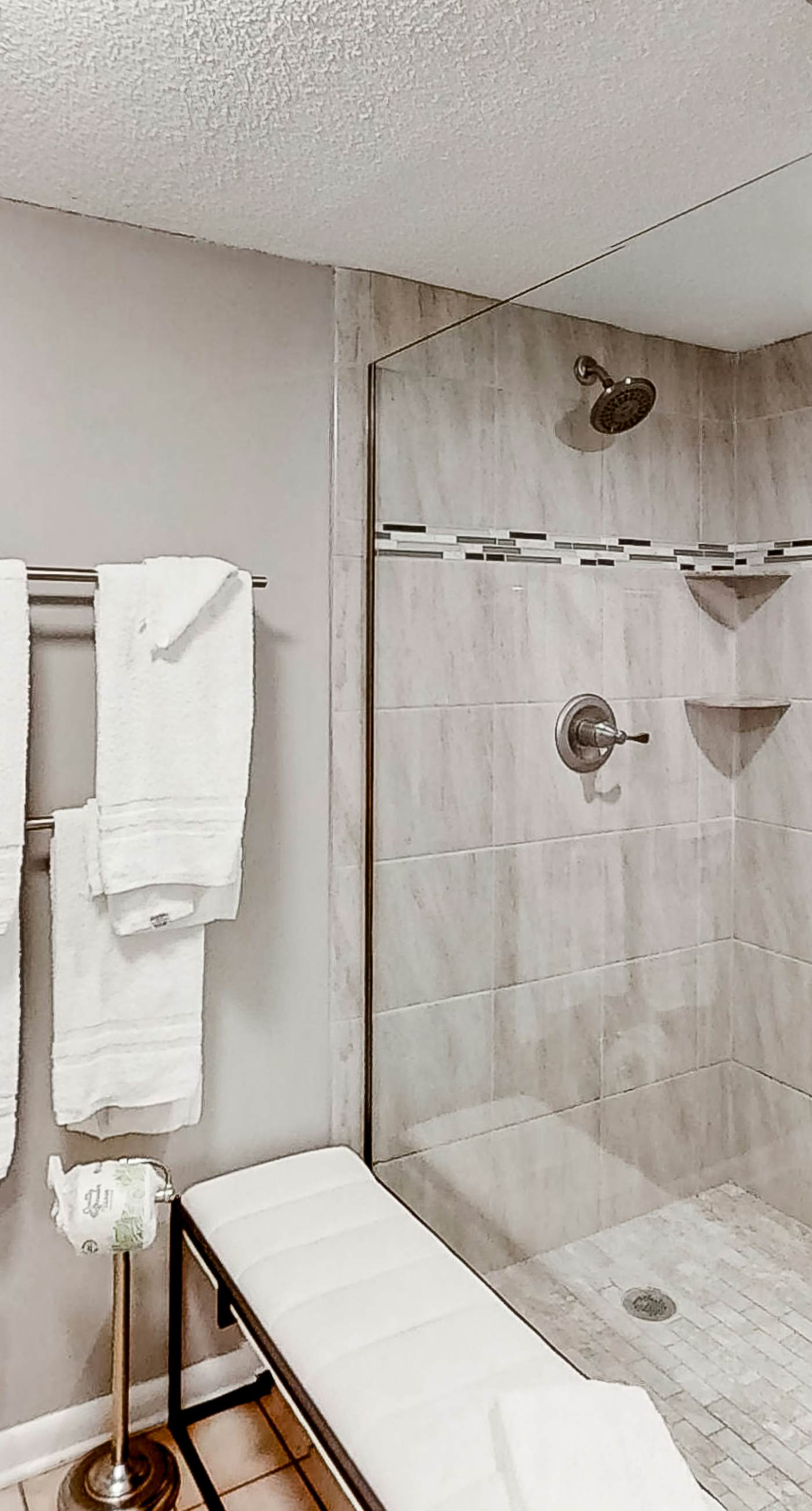 Wonderful Condo in Beachfront Complex w/Shared Pool & Hot Tub, Free WiFi, AC