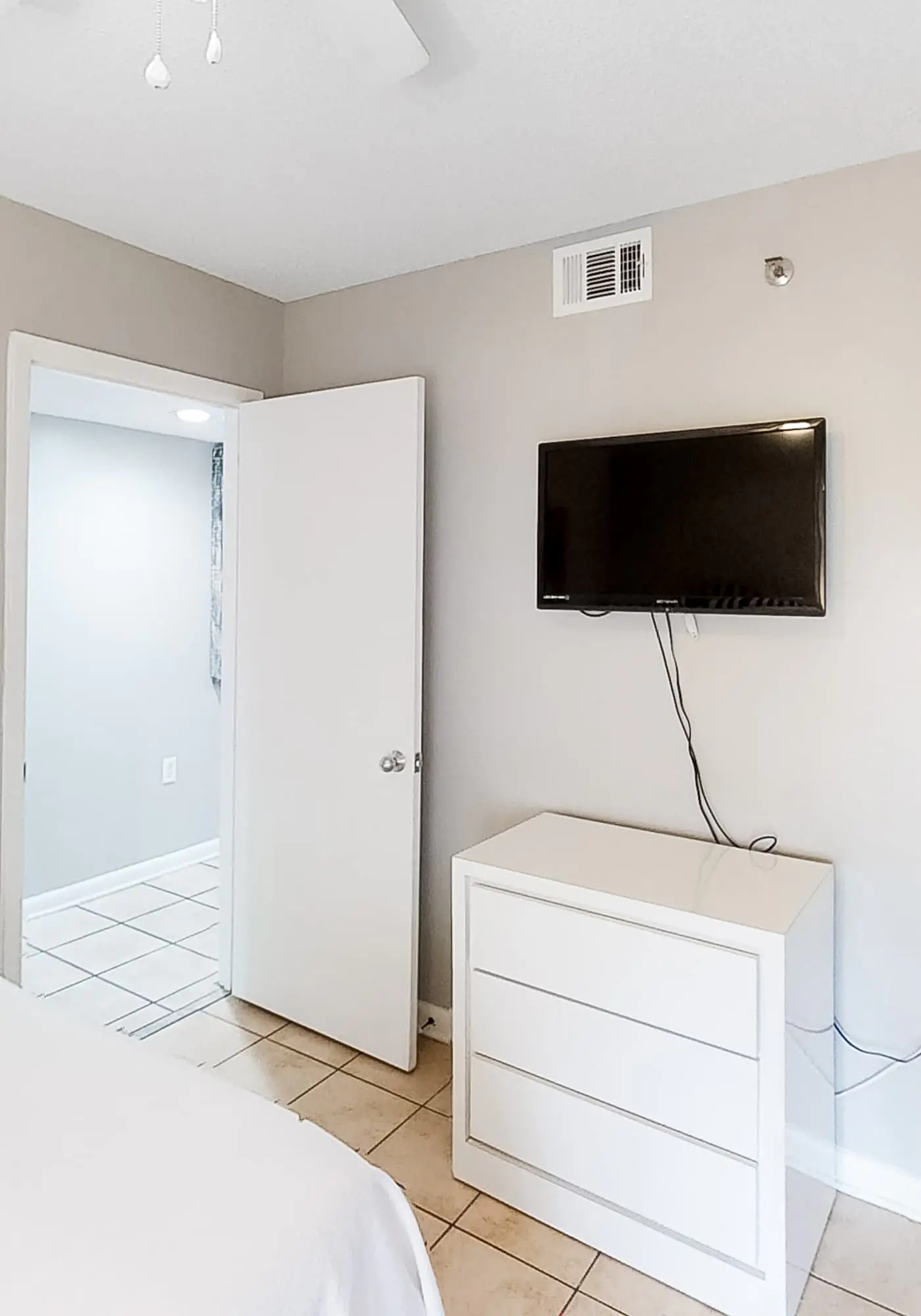 Wonderful Condo in Beachfront Complex w/Shared Pool & Hot Tub, Free WiFi, AC