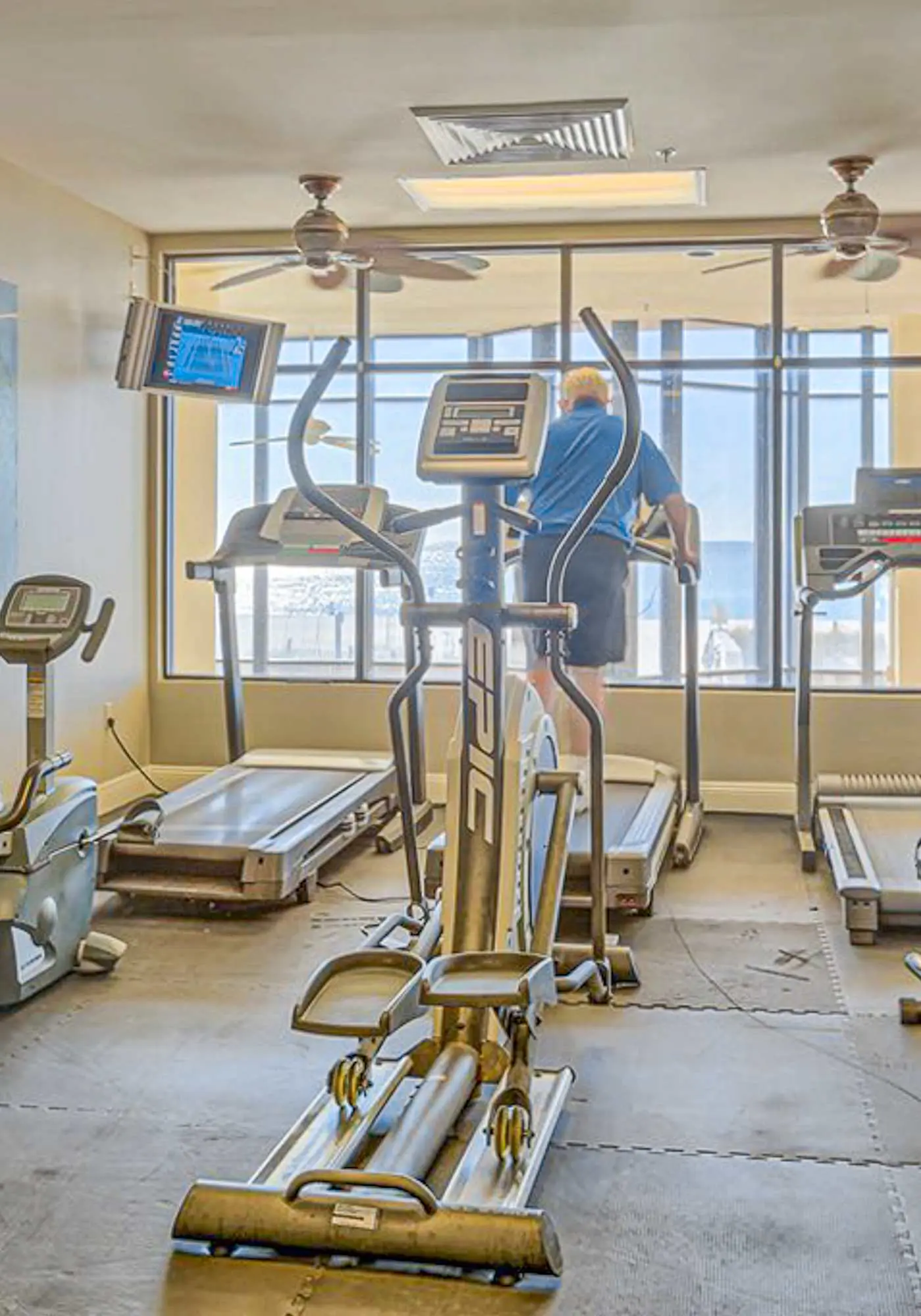 Wonderful Condo in Beachfront Complex w/Shared Pool & Hot Tub, Free WiFi, AC