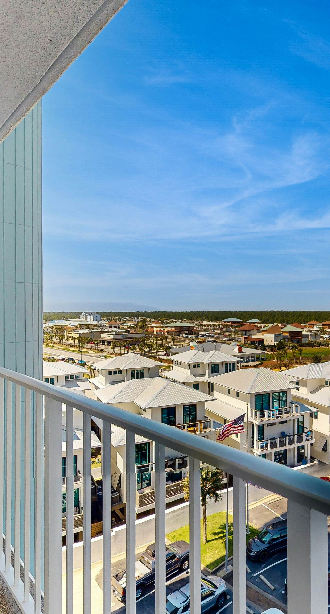 Fantastic Home Located in Beachfront Building w/Shared Pool & Hot Tub, WiFi, AC