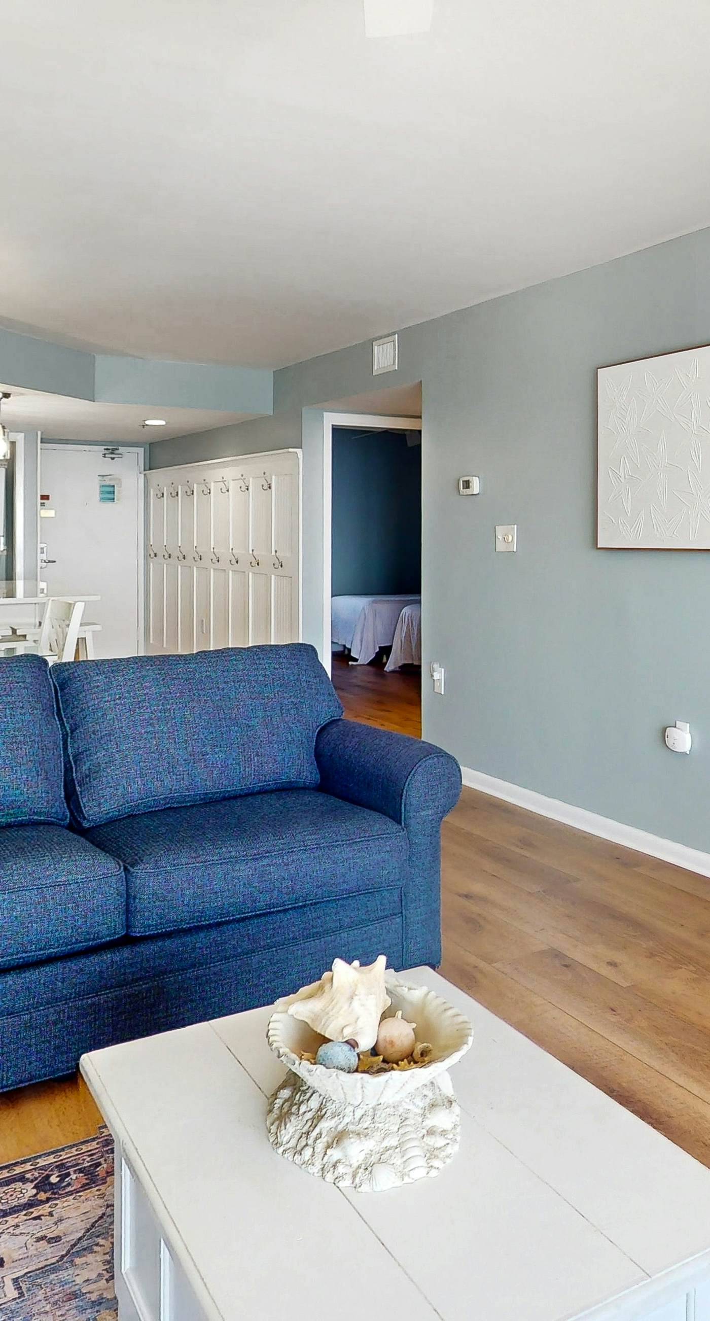 Fantastic Home Located in Beachfront Building w/Shared Pool & Hot Tub, WiFi, AC