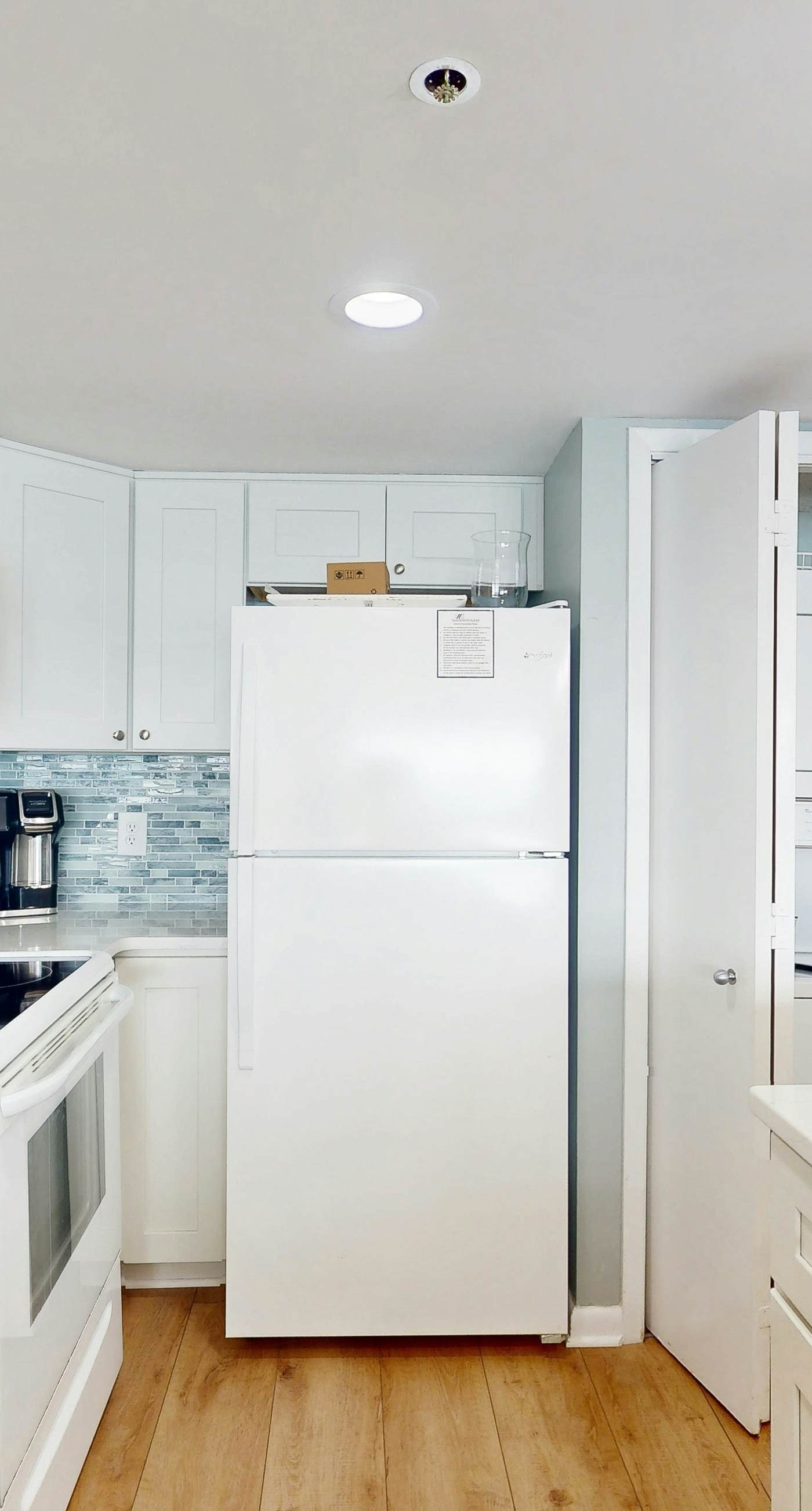 Fantastic Home Located in Beachfront Building w/Shared Pool & Hot Tub, WiFi, AC