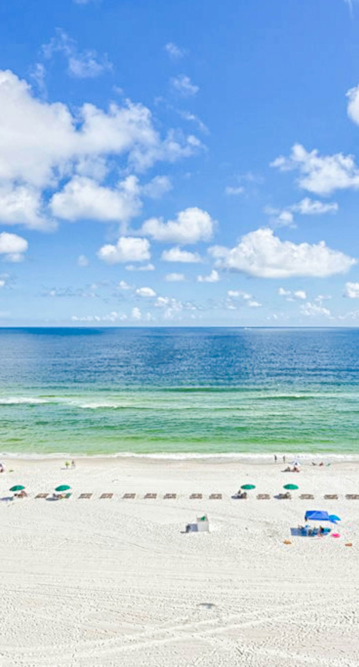 Fantastic Home Located in Beachfront Building w/Shared Pool & Hot Tub, WiFi, AC