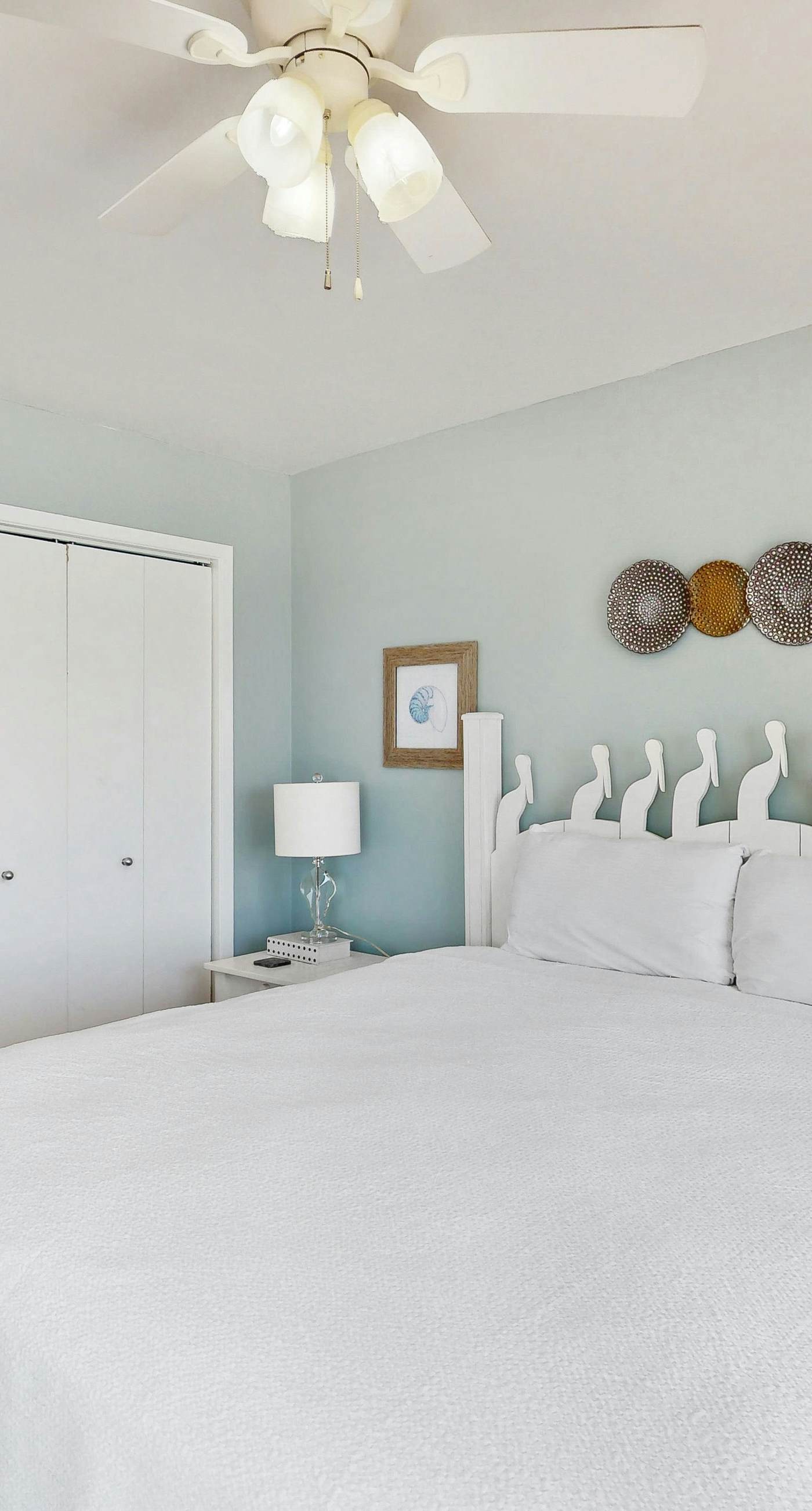 Fantastic Home Located in Beachfront Building w/Shared Pool & Hot Tub, WiFi, AC