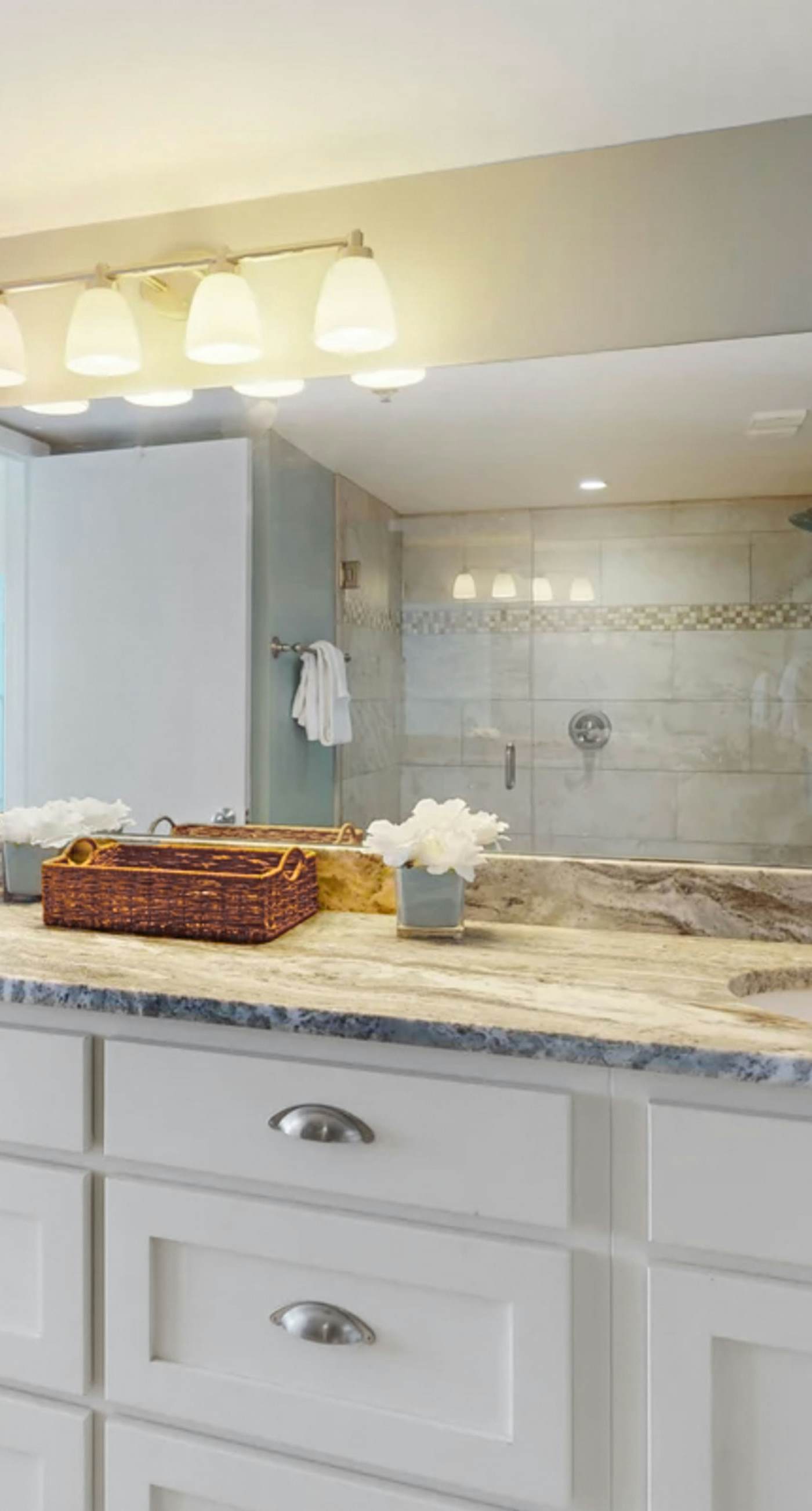 Fantastic Home Located in Beachfront Building w/Shared Pool & Hot Tub, WiFi, AC