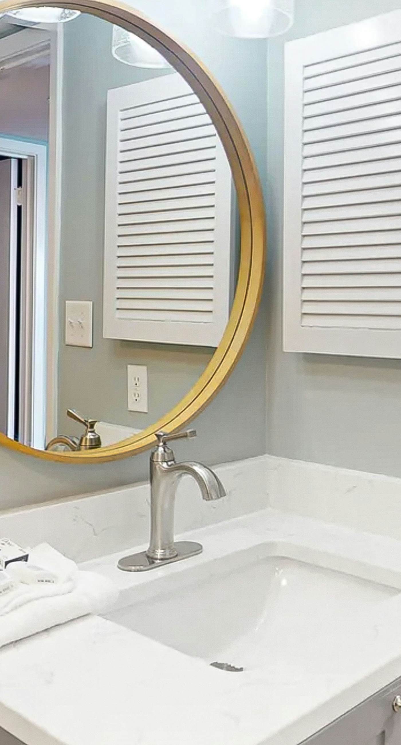 Fantastic Home Located in Beachfront Building w/Shared Pool & Hot Tub, WiFi, AC