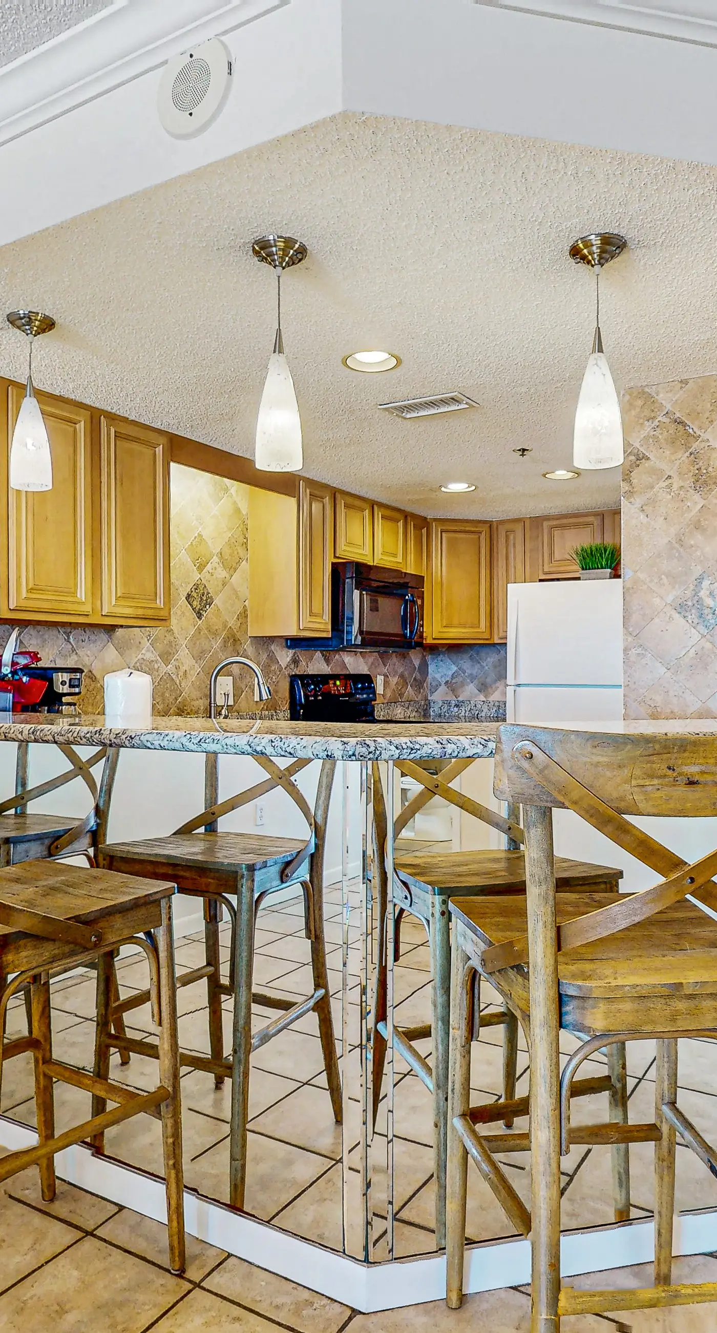 Lovely Condo in Beachfront Resort w/Shared Hot Tub & Pool, Central AC, Free WiFi