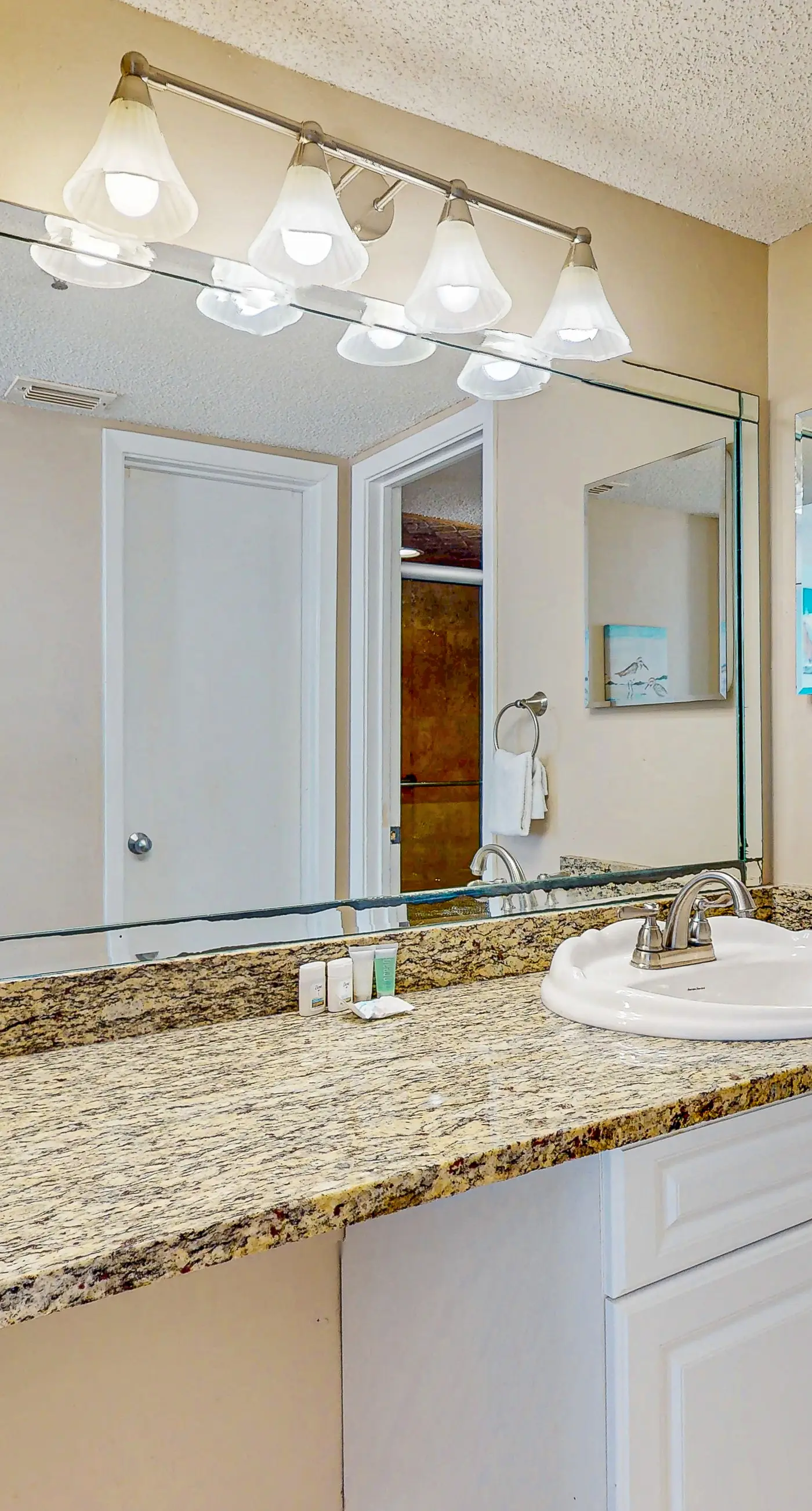 Lovely Condo in Beachfront Resort w/Shared Hot Tub & Pool, Central AC, Free WiFi