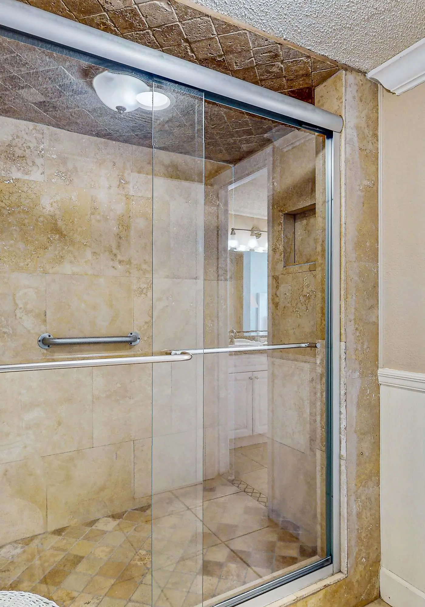 Lovely Condo in Beachfront Resort w/Shared Hot Tub & Pool, Central AC, Free WiFi