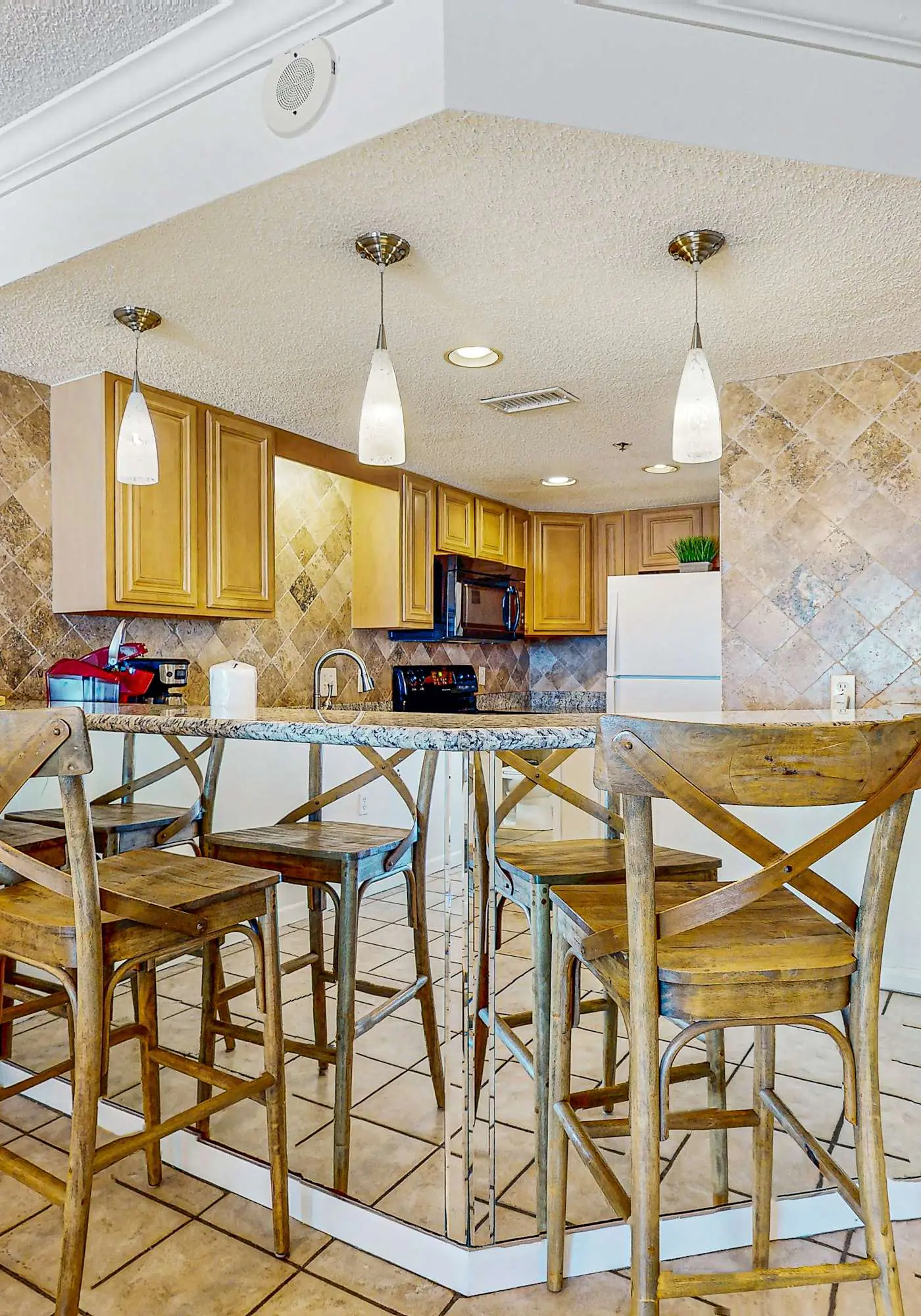 Lovely Condo in Beachfront Resort w/Shared Hot Tub & Pool, Central AC, Free WiFi