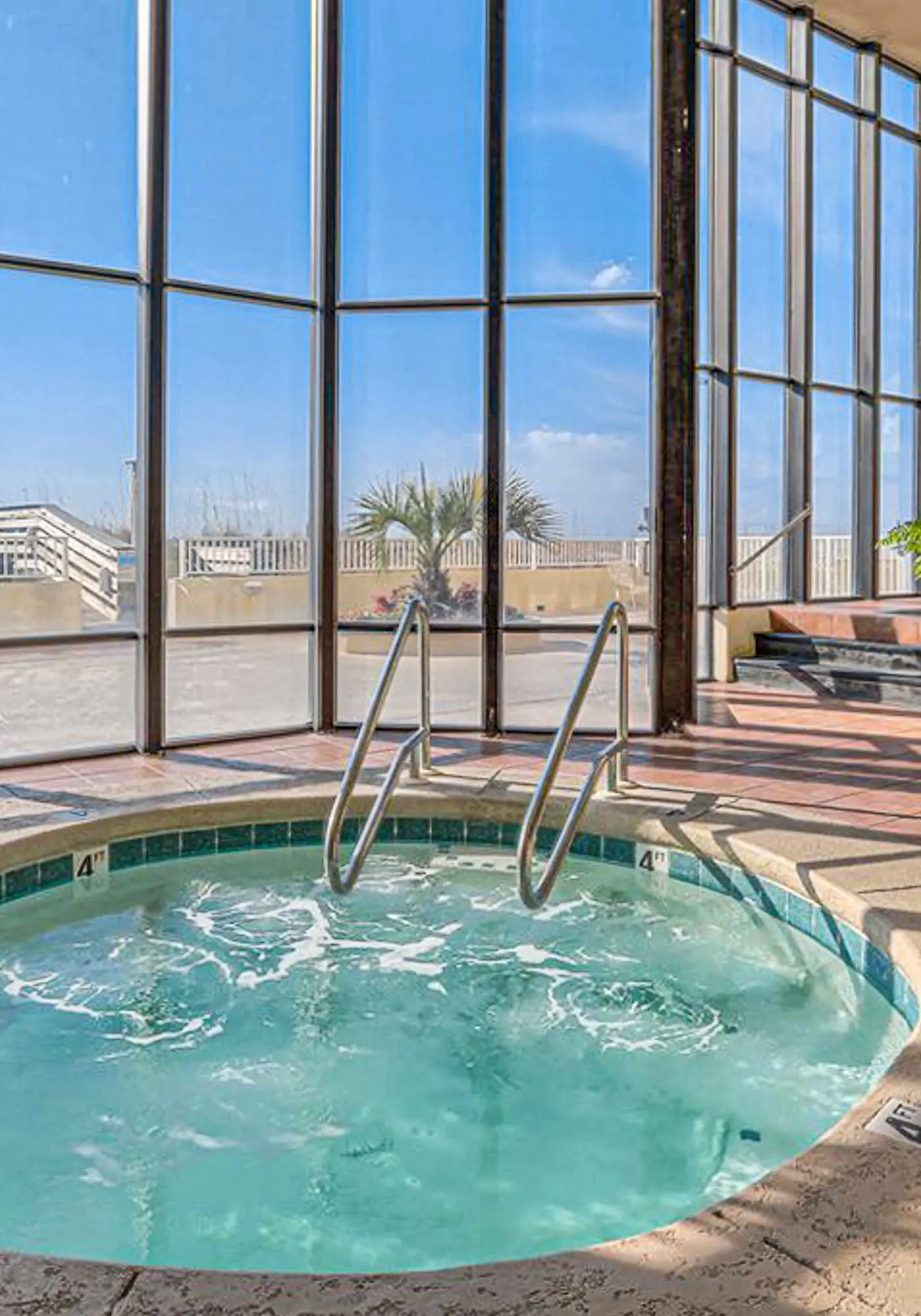 Lovely Condo in Beachfront Resort w/Shared Hot Tub & Pool, Central AC, Free WiFi